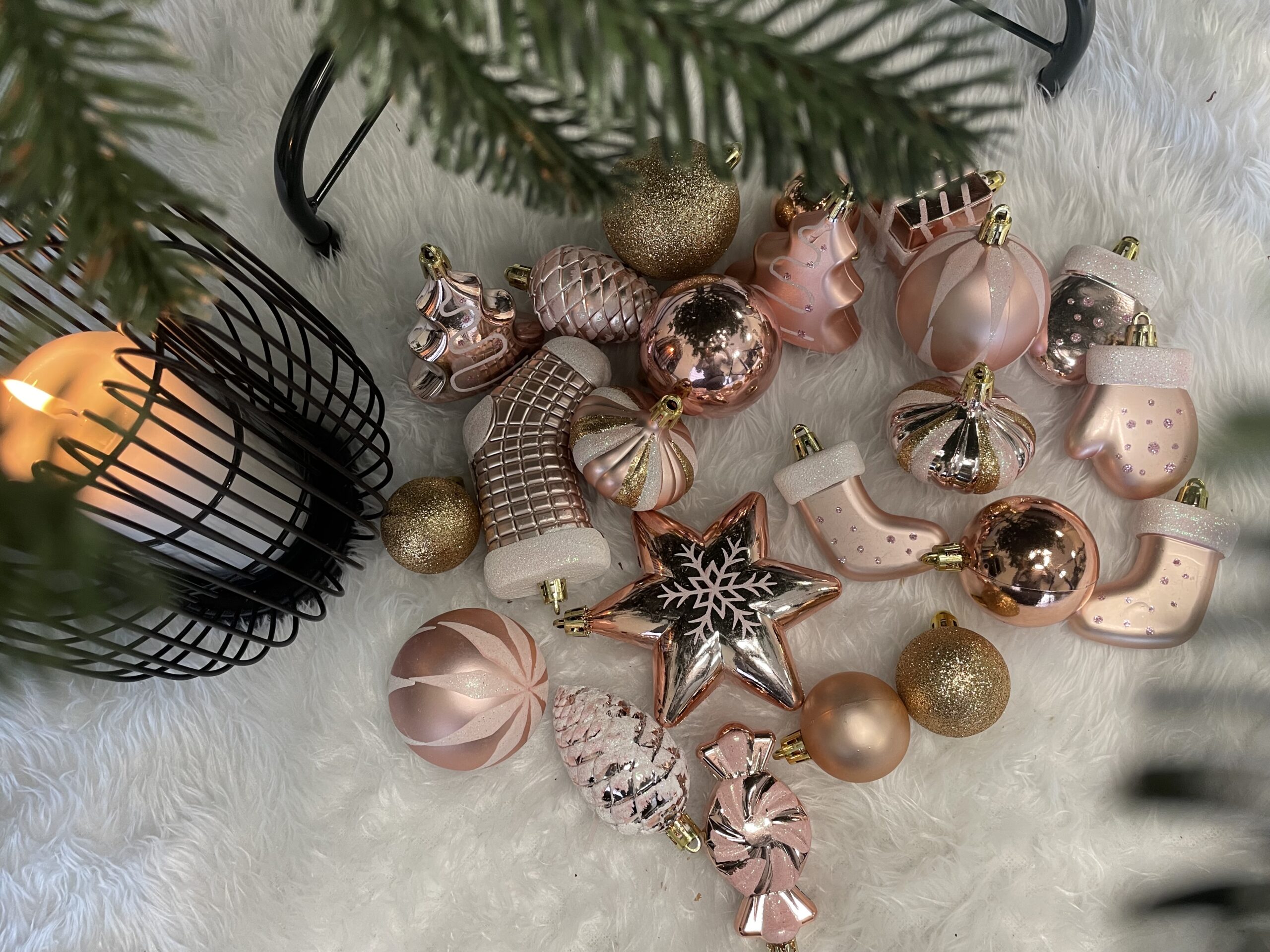 Set globuri si decoratiuni de Craciun, 77 piese, diverse dimensiuni, roz auriu [37]