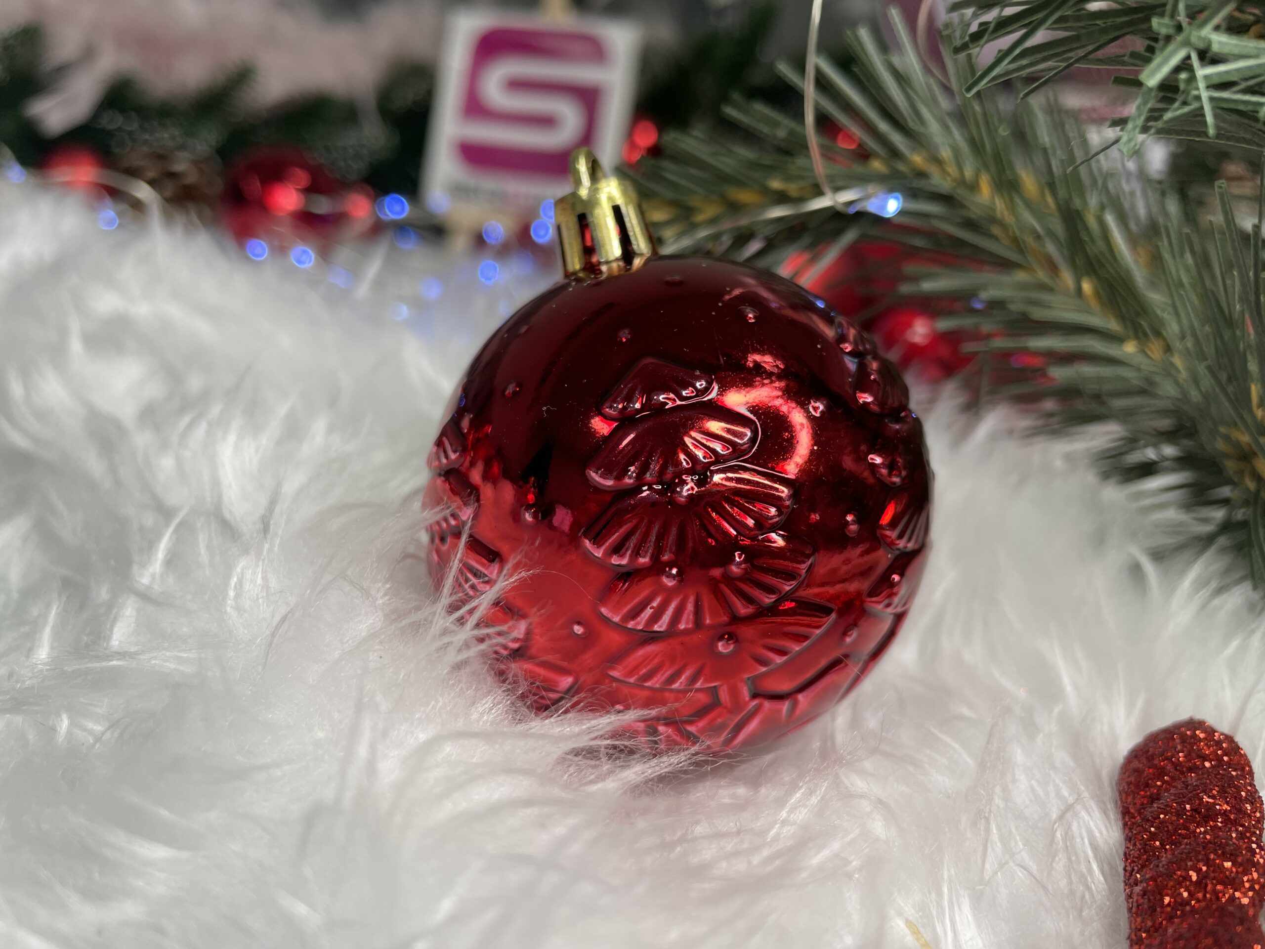 Set globuri si decoratiuni de Craciun, 105 piese, diverse dimensiuni, alb rosu [17]