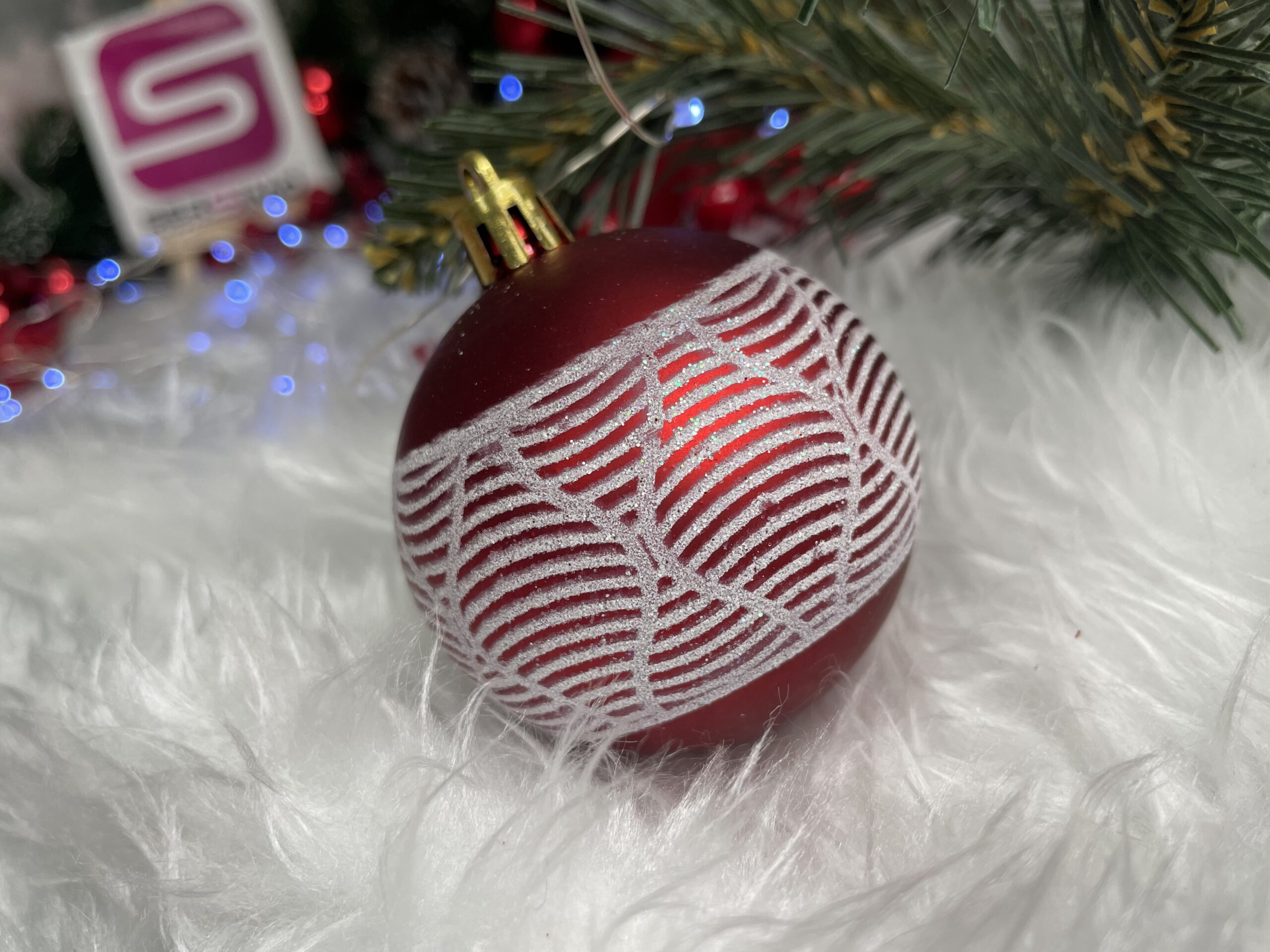 Set globuri si decoratiuni de Craciun, 105 piese, diverse dimensiuni, alb rosu [18]