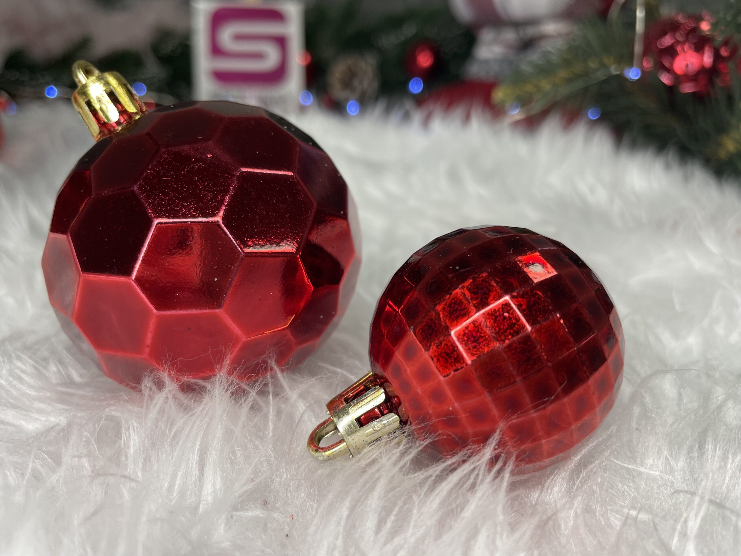 Set globuri si decoratiuni de Craciun, 105 piese, diverse dimensiuni, alb rosu [19]