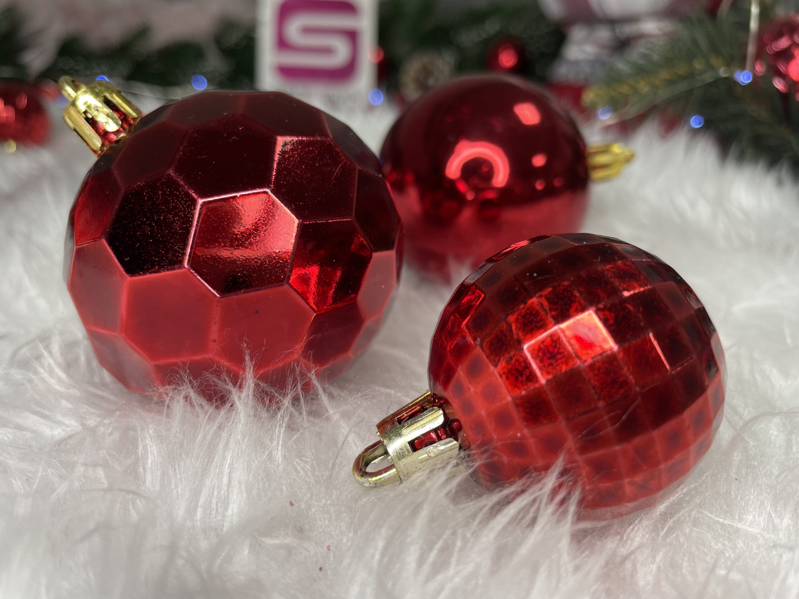 Set globuri si decoratiuni de Craciun, 105 piese, diverse dimensiuni, alb rosu [20]