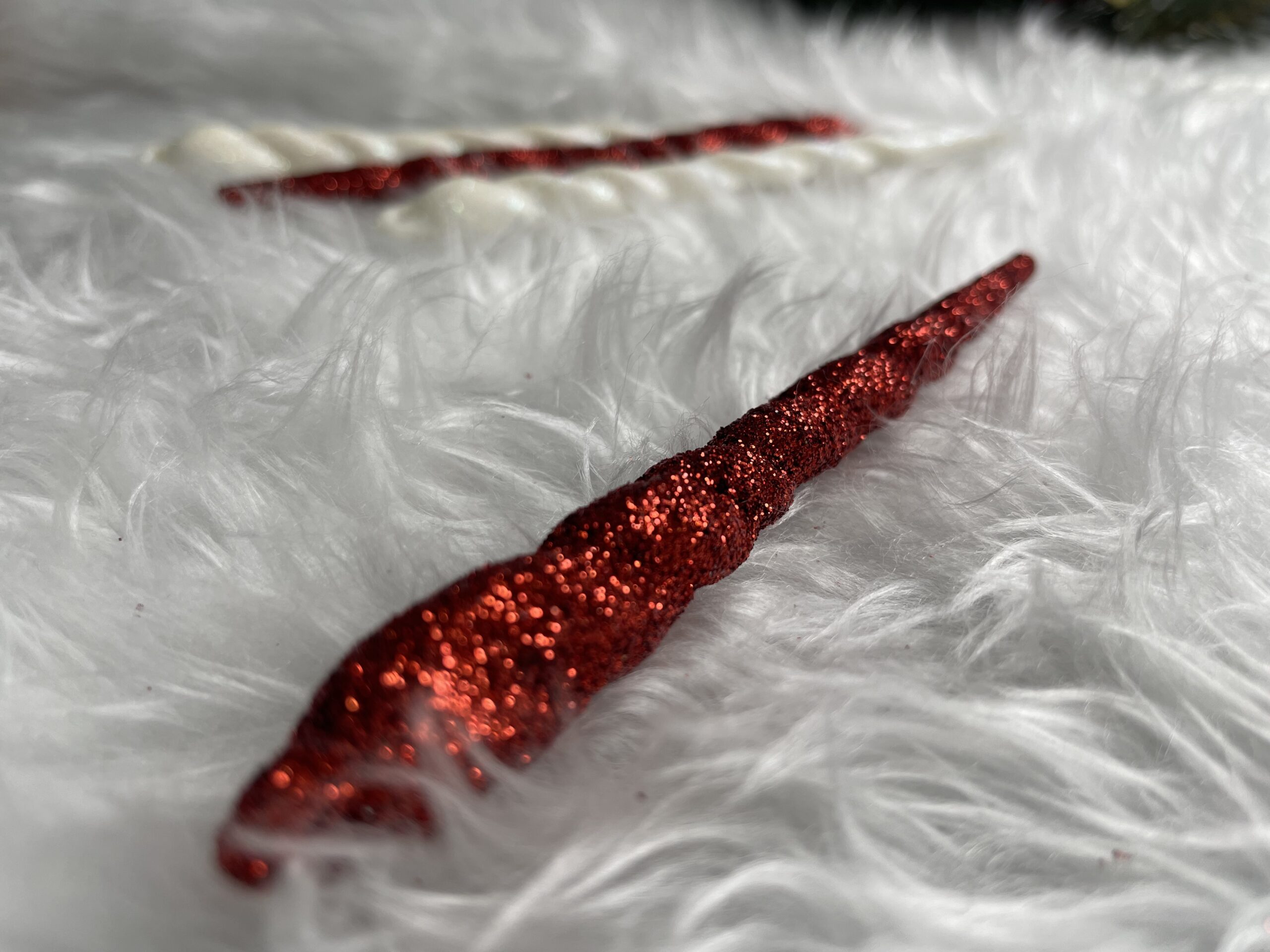 Set globuri si decoratiuni de Craciun, 105 piese, diverse dimensiuni, alb rosu [25]