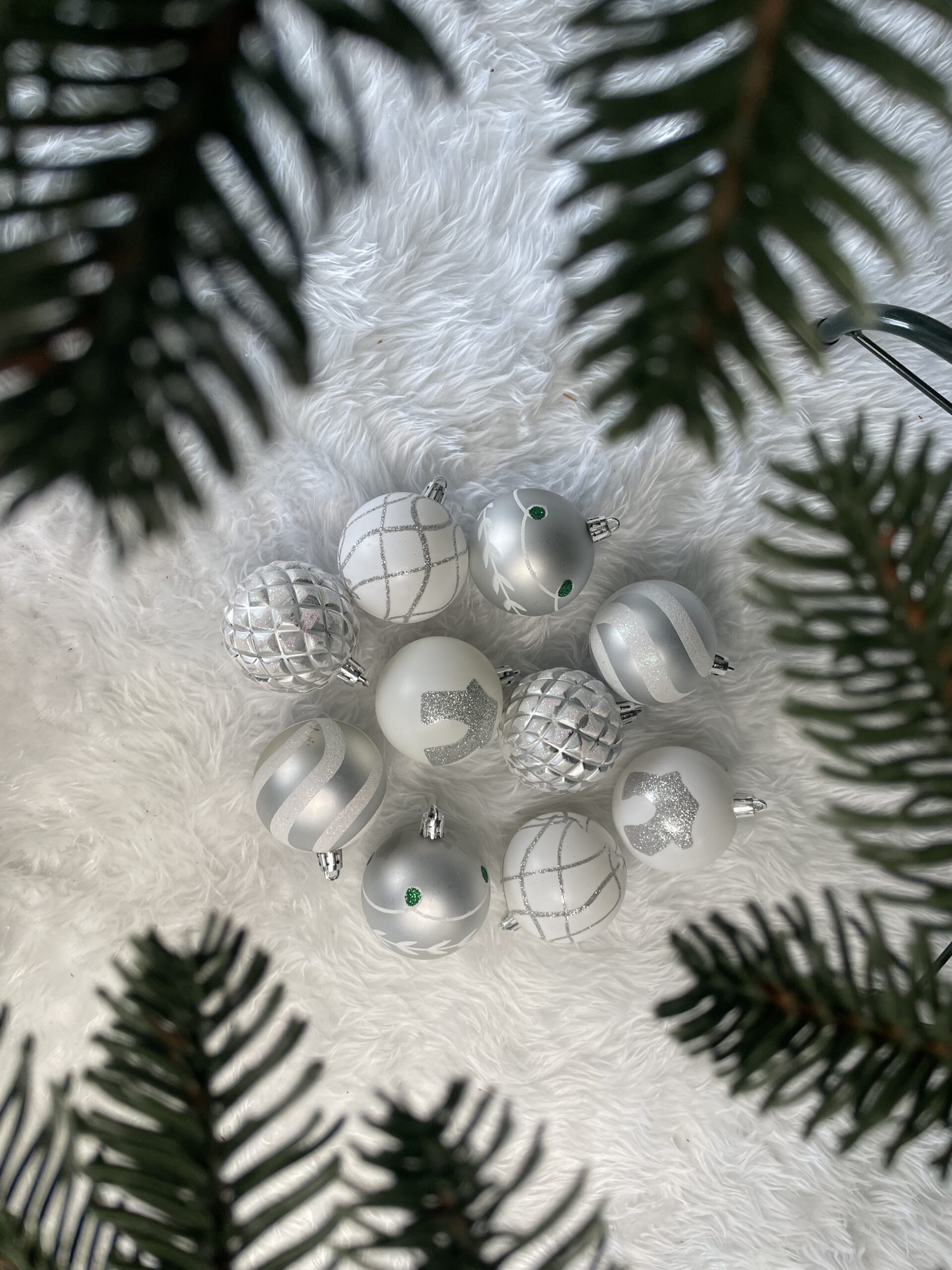 Set globuri de Craciun cu modele de sarbatori, 30 bucati, 6cm, argintiu [18]