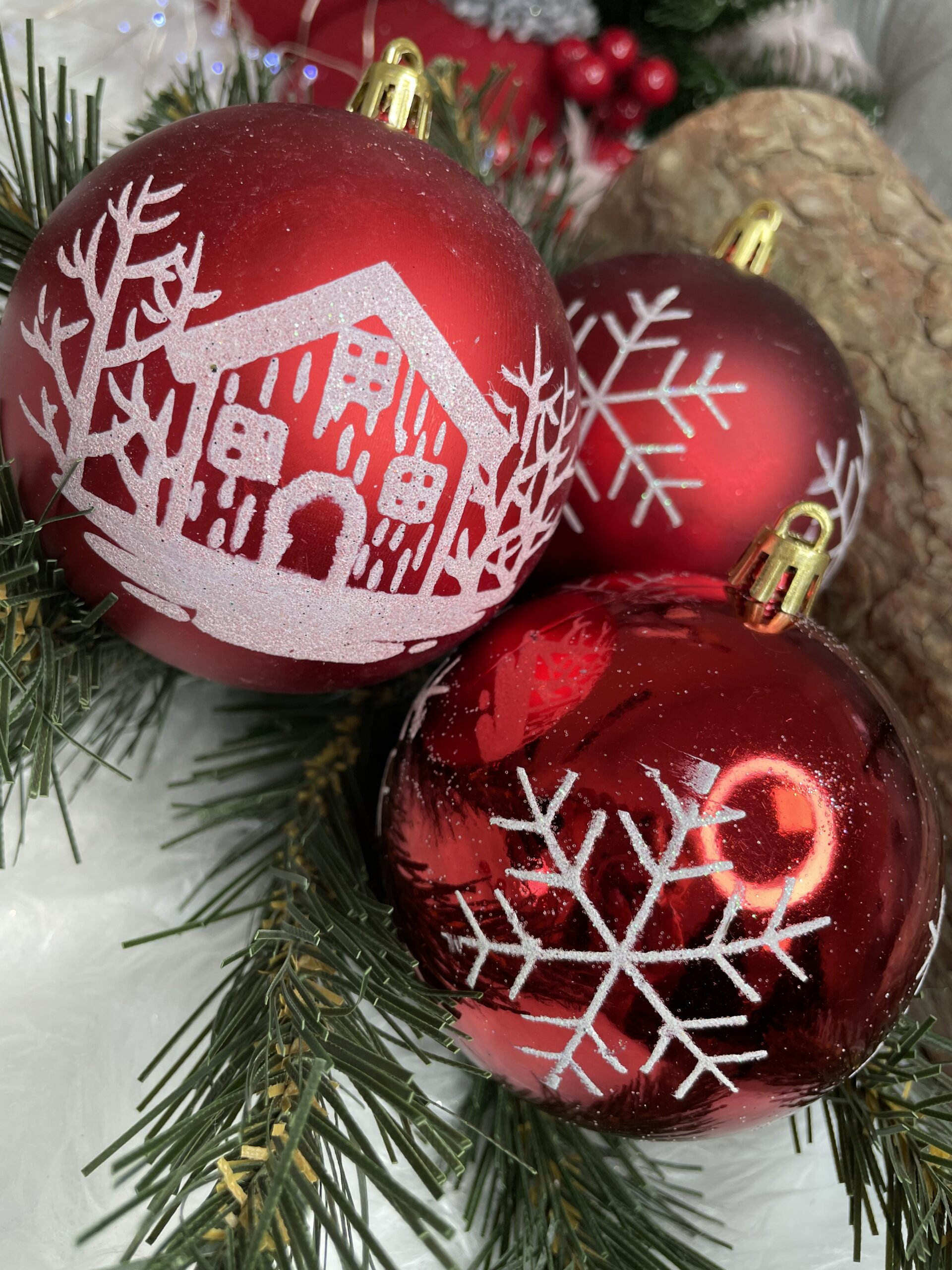 Set globuri de Craciun, 16 bucati, 8cm, 8 modele, rosu alb [16]