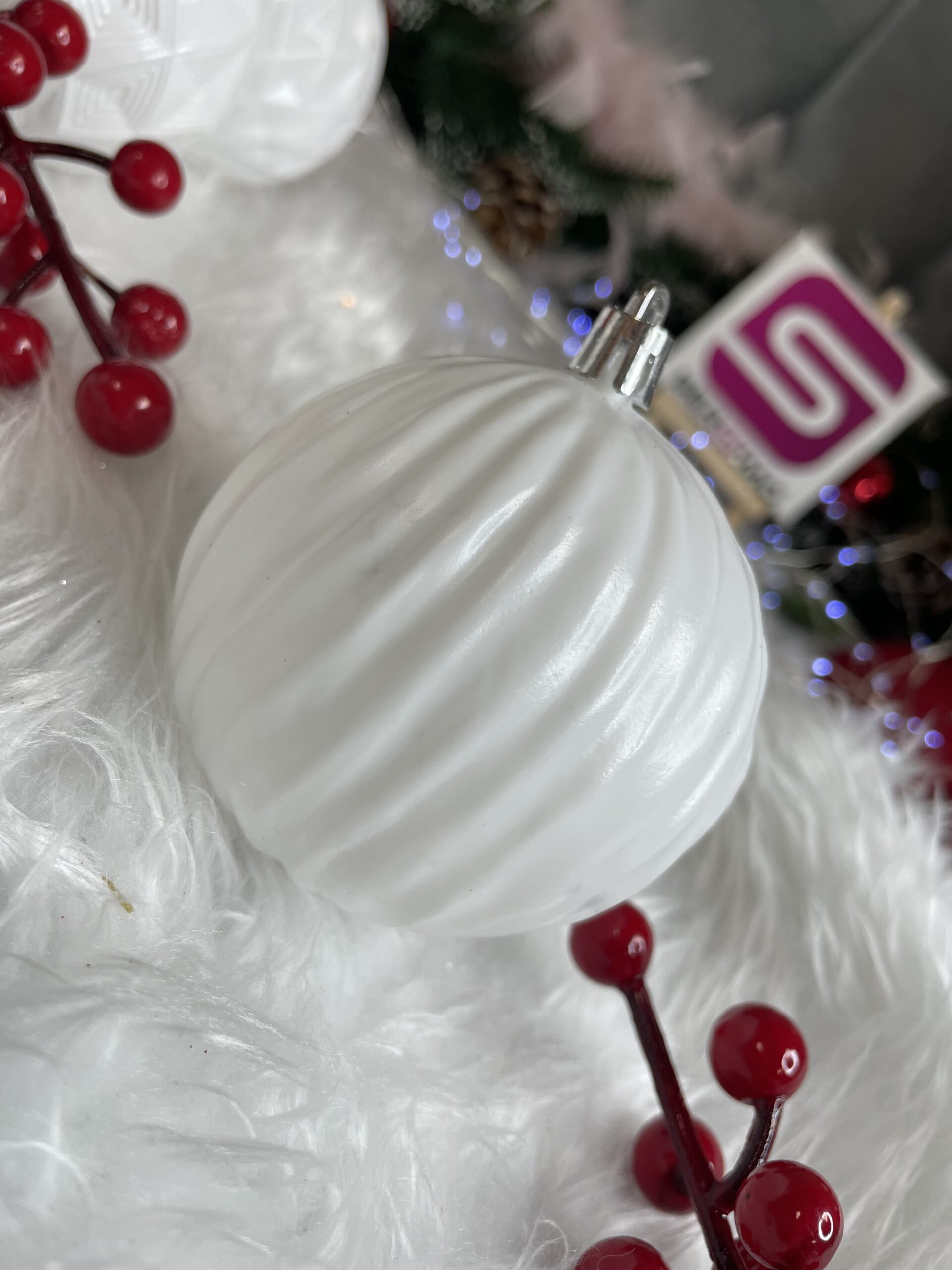 Set globuri de Craciun, 30 bucati, 8cm, 6 modele, alb [13]