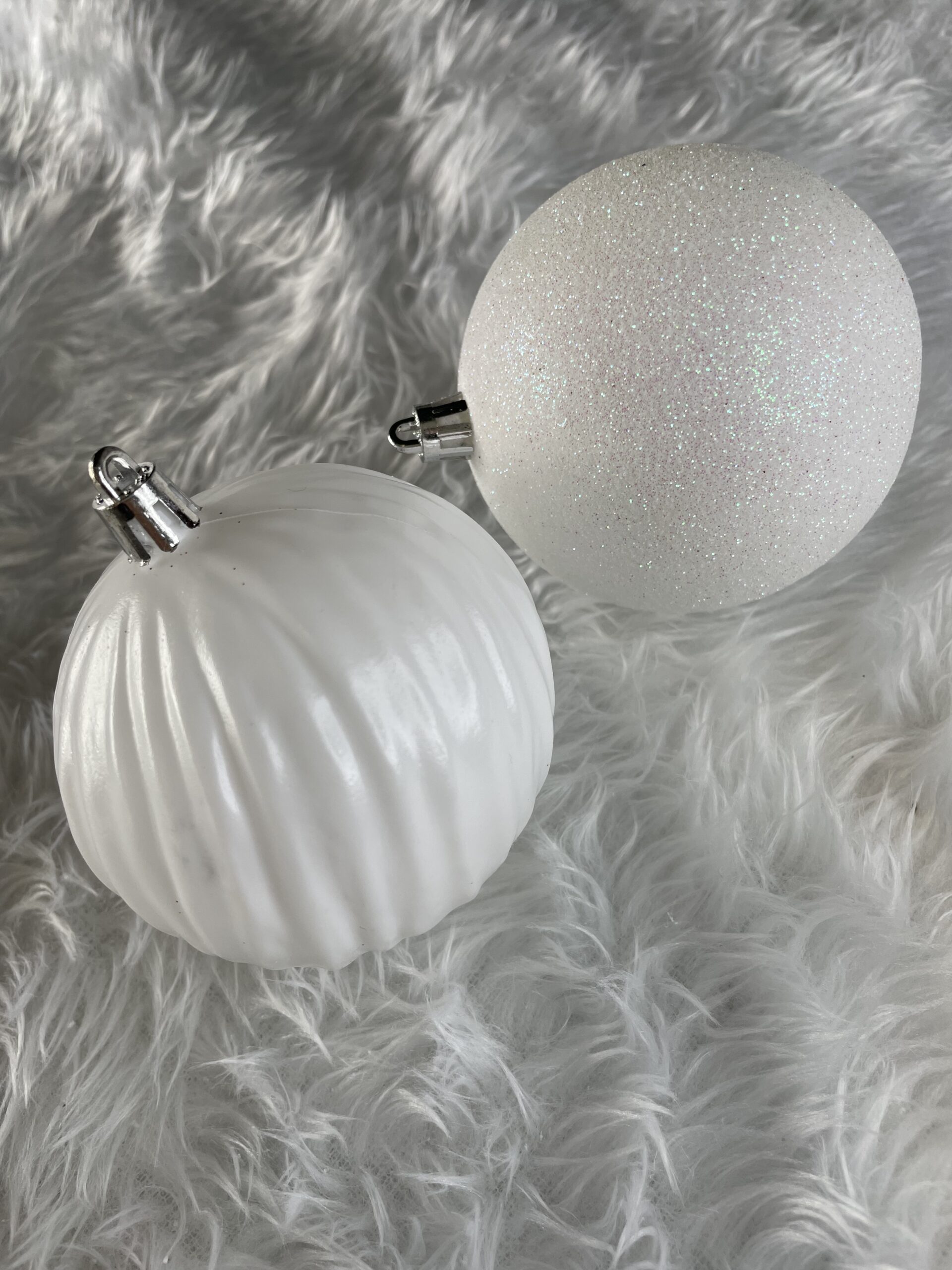 Set globuri de Craciun, 30 bucati, 8cm, 6 modele, alb [26]