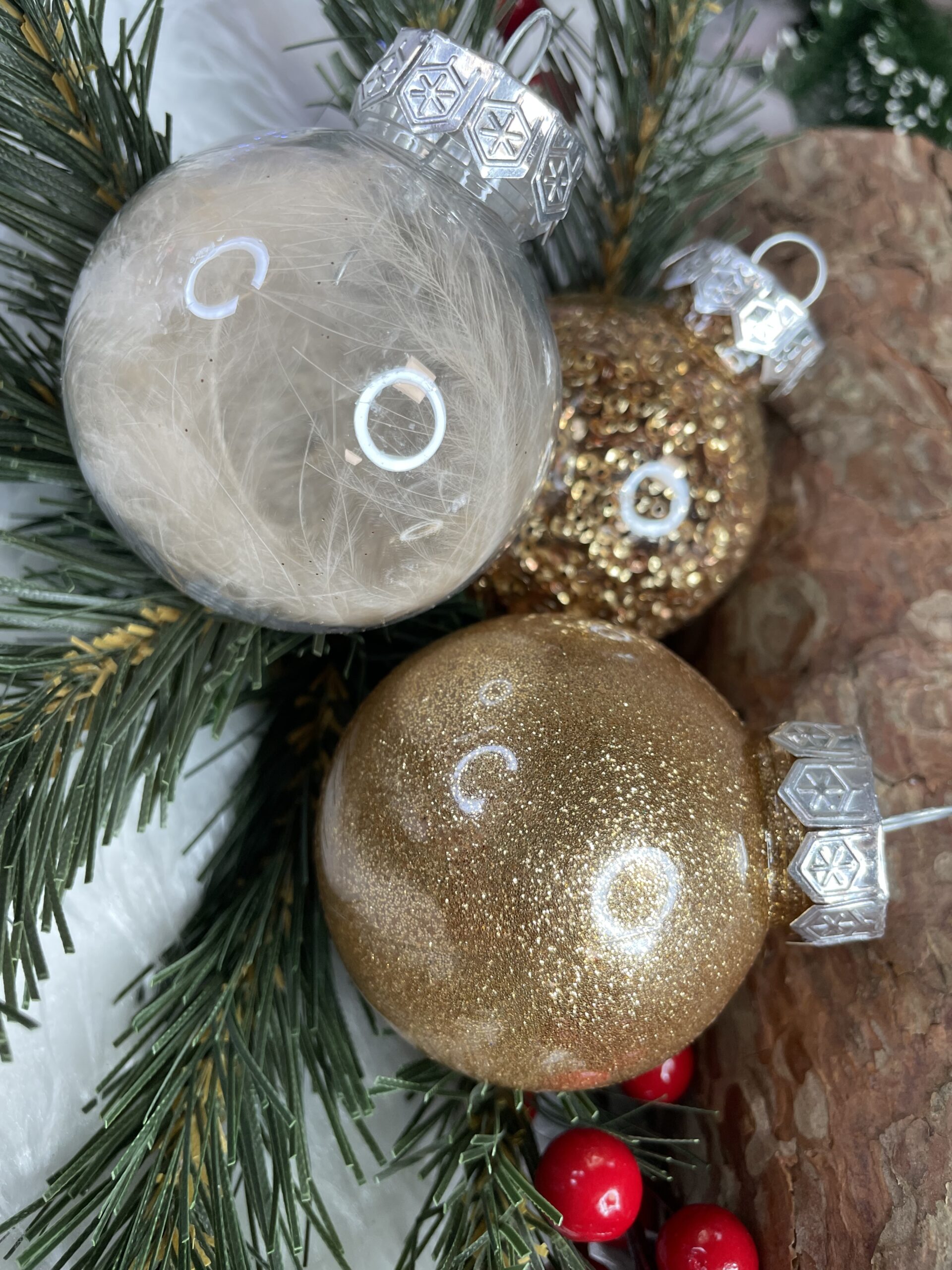 Set globuri de Craciun Inedit, 30 bucati, 6cm, transparente si auriu [15]