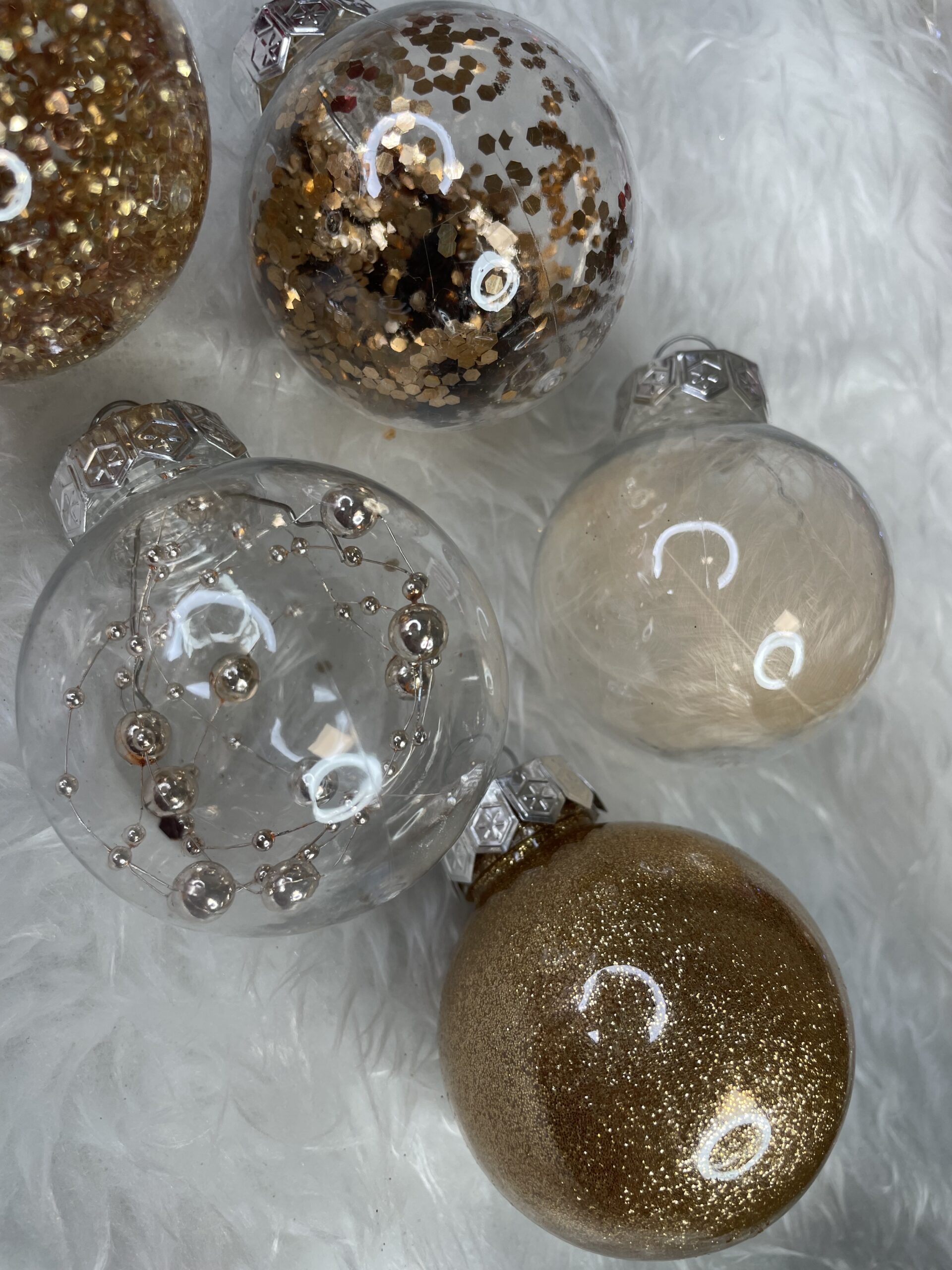 Set globuri de Craciun Inedit, 30 bucati, 6cm, transparente si auriu [24]