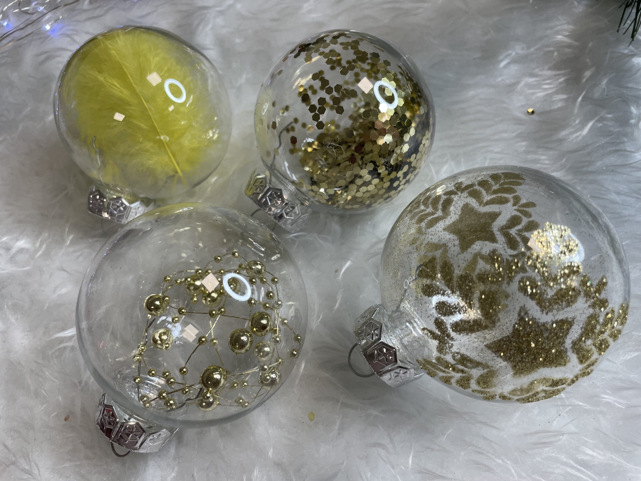 Set globuri de Craciun Inedit, 30 bucati, 7cm, transparente si auriu [22]