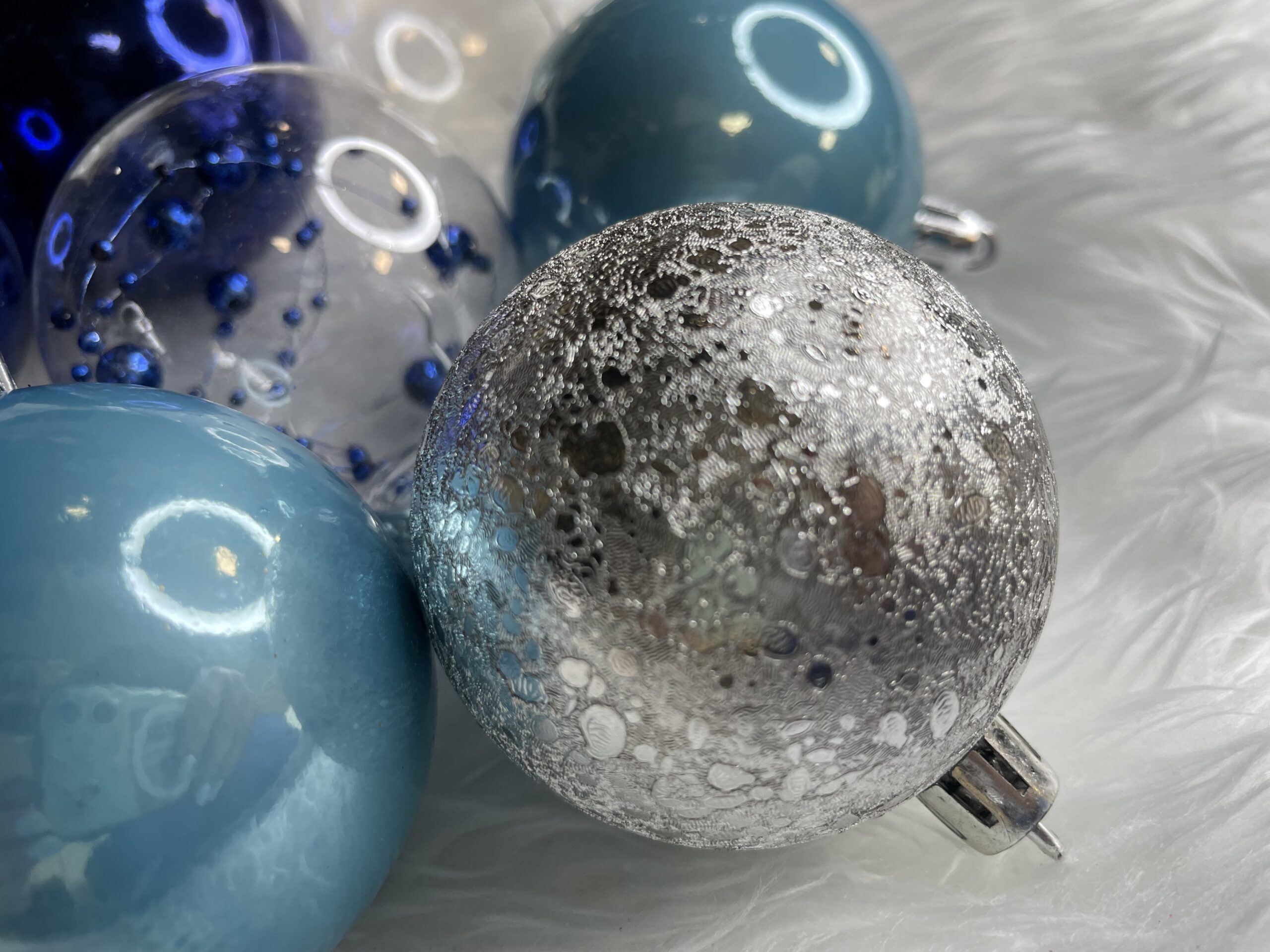 Set globuri de Craciun Inedit, 30 bucati, 6cm, transparente si albastru [27]