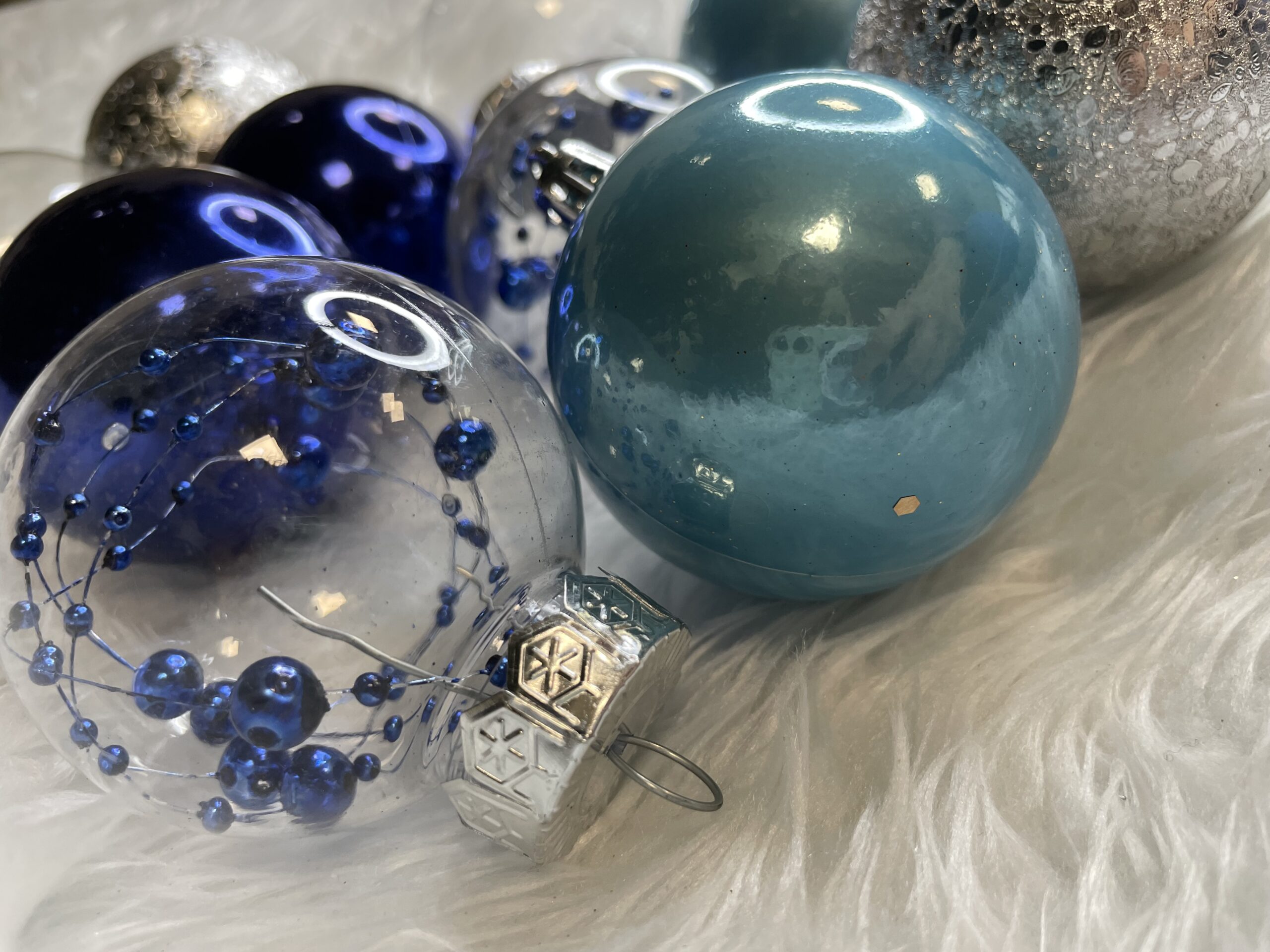 Set globuri de Craciun Inedit, 30 bucati, 6cm, transparente si albastru [30]