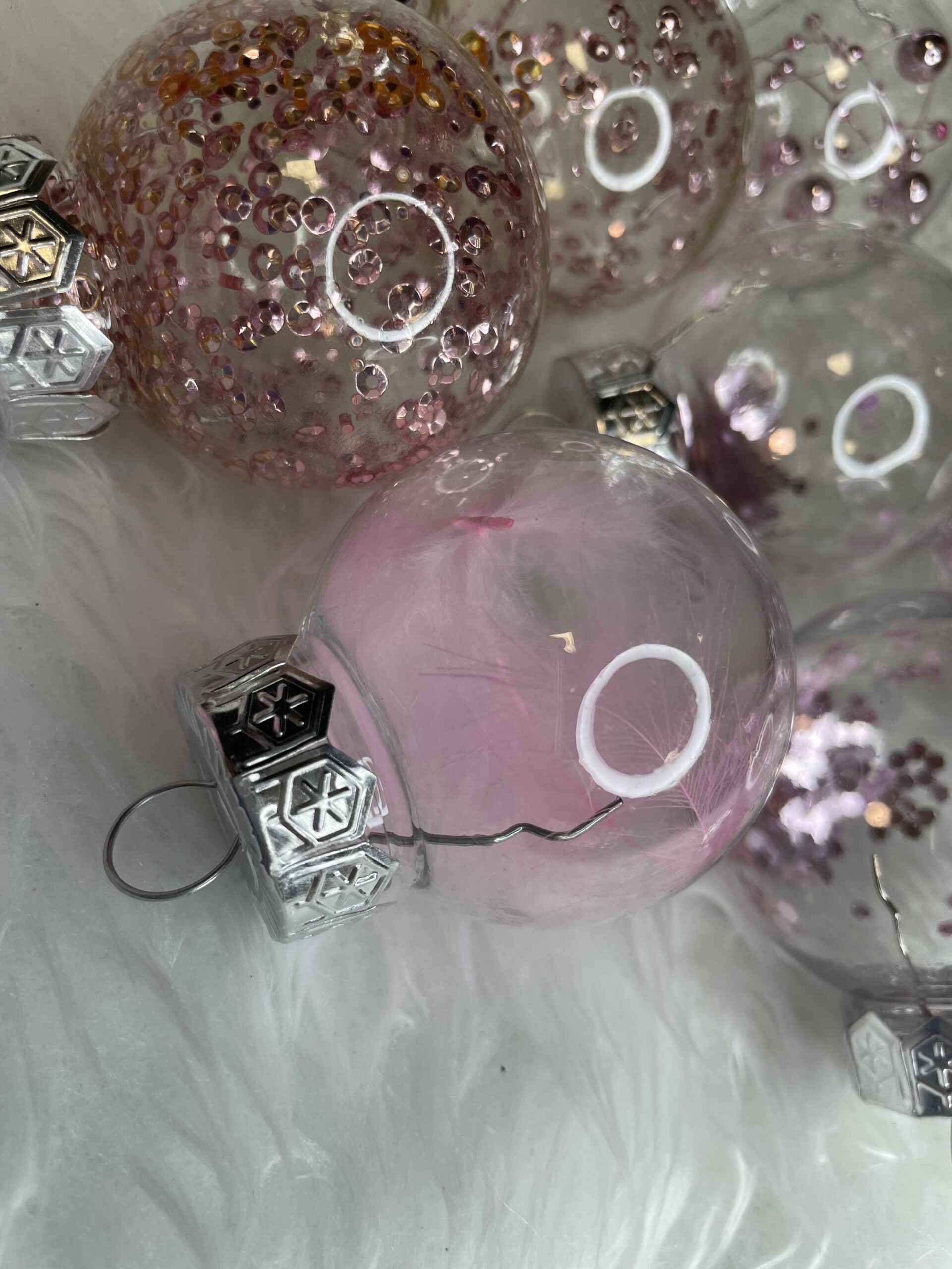 Set globuri de Craciun Inedit, 24 bucati, 5cm, transparente si roz pal [24]