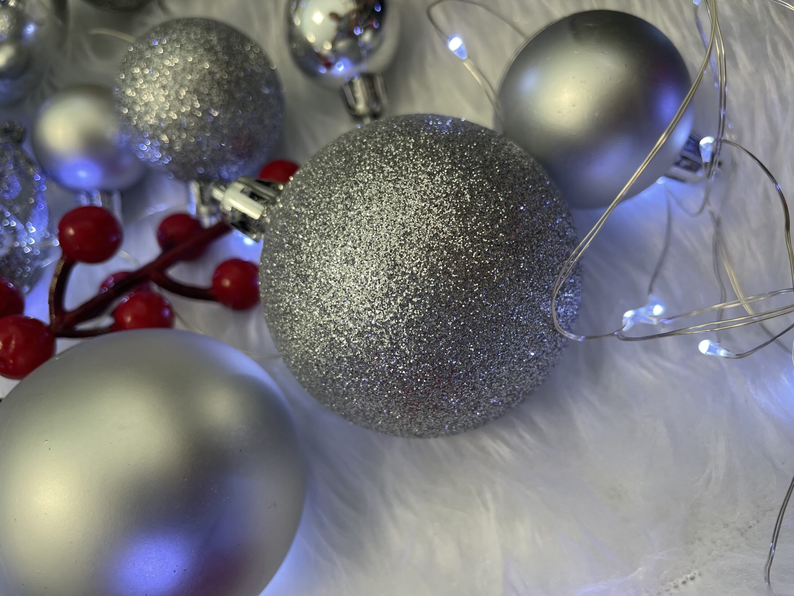 Set globuri si decoratiuni de Craciun, 100 piese, diverse dimensiuni cu stea, argintiu [16]