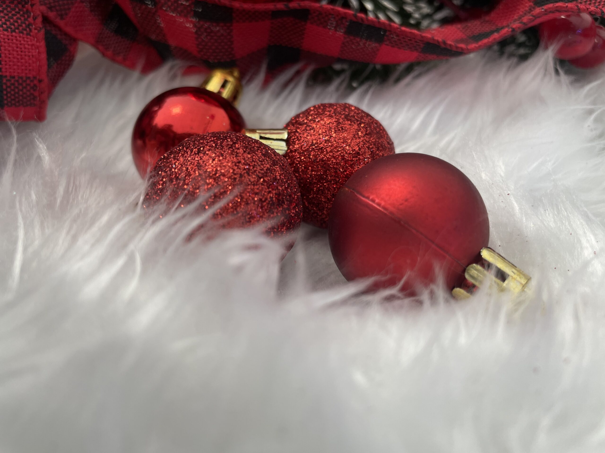 Set globuri de Craciun, 100 bucati, 3-6cm, rosu auriu [19]