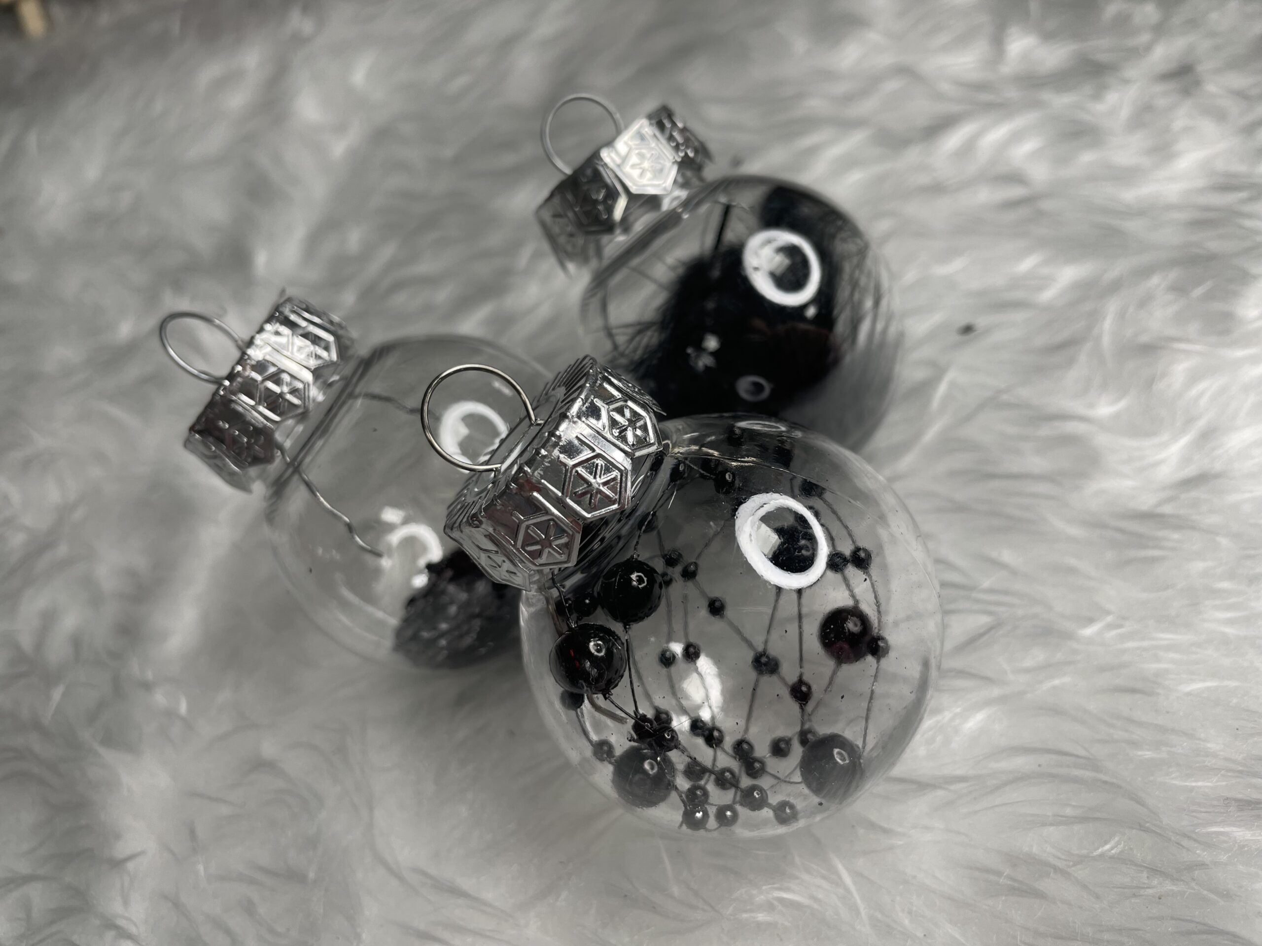 Set globuri de Craciun Inedit, 24 bucati, 5cm, transparente cu interior negru [16]