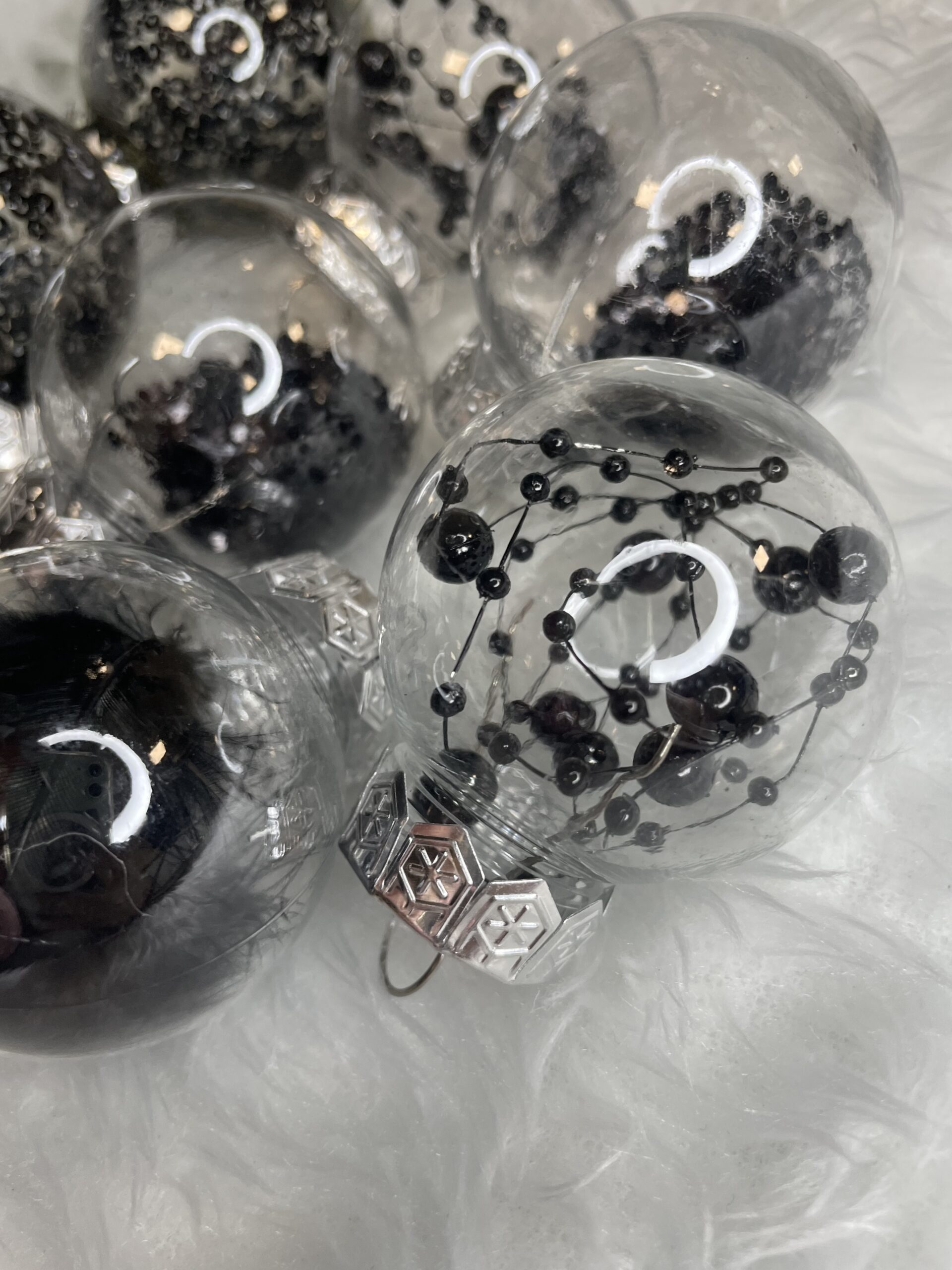 Set globuri de Craciun Inedit, 24 bucati, 5cm, transparente cu interior negru [22]