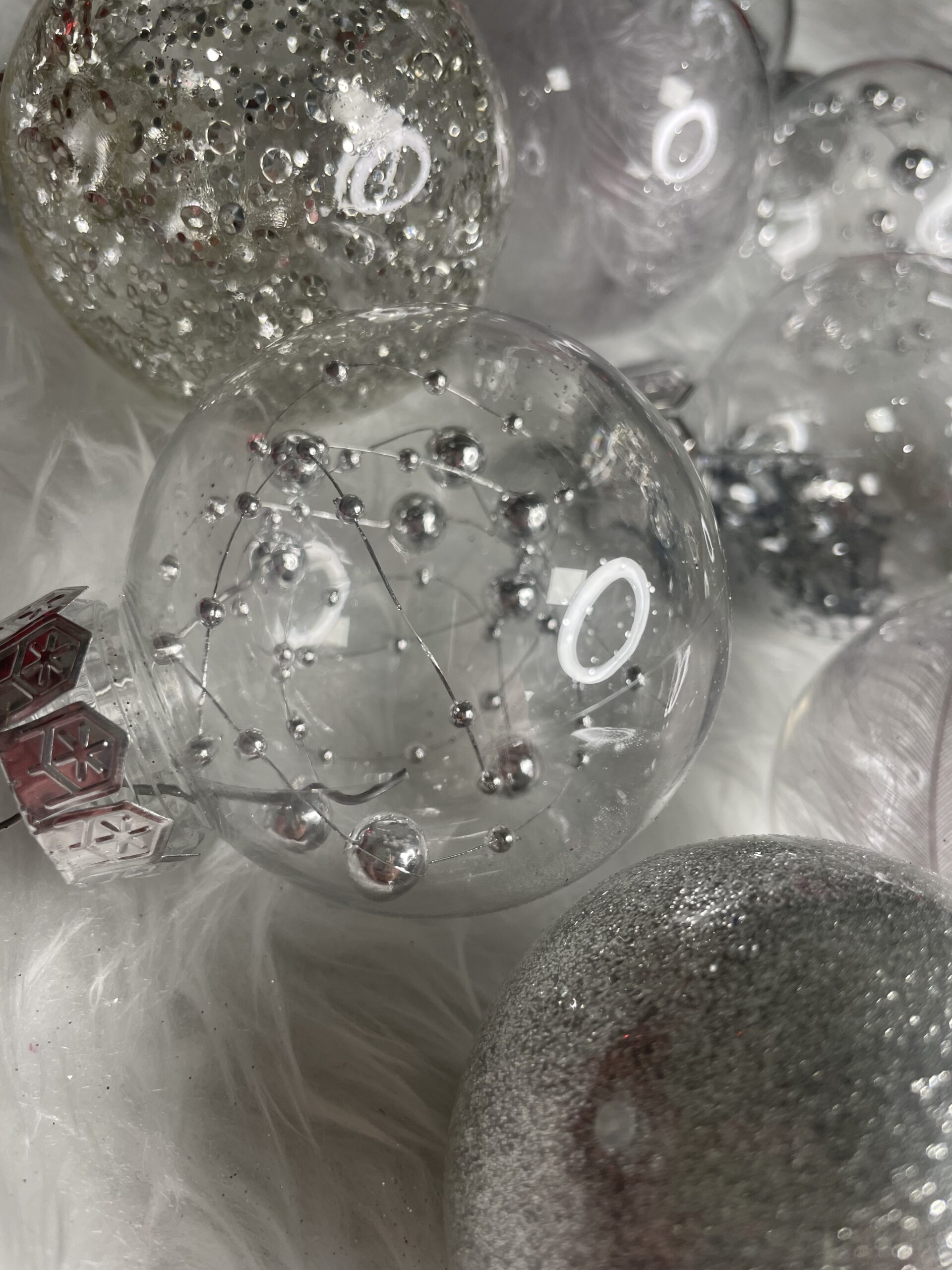 Set globuri de Craciun Inedit, 30 bucati, 6cm, transparente si argintiu [12]