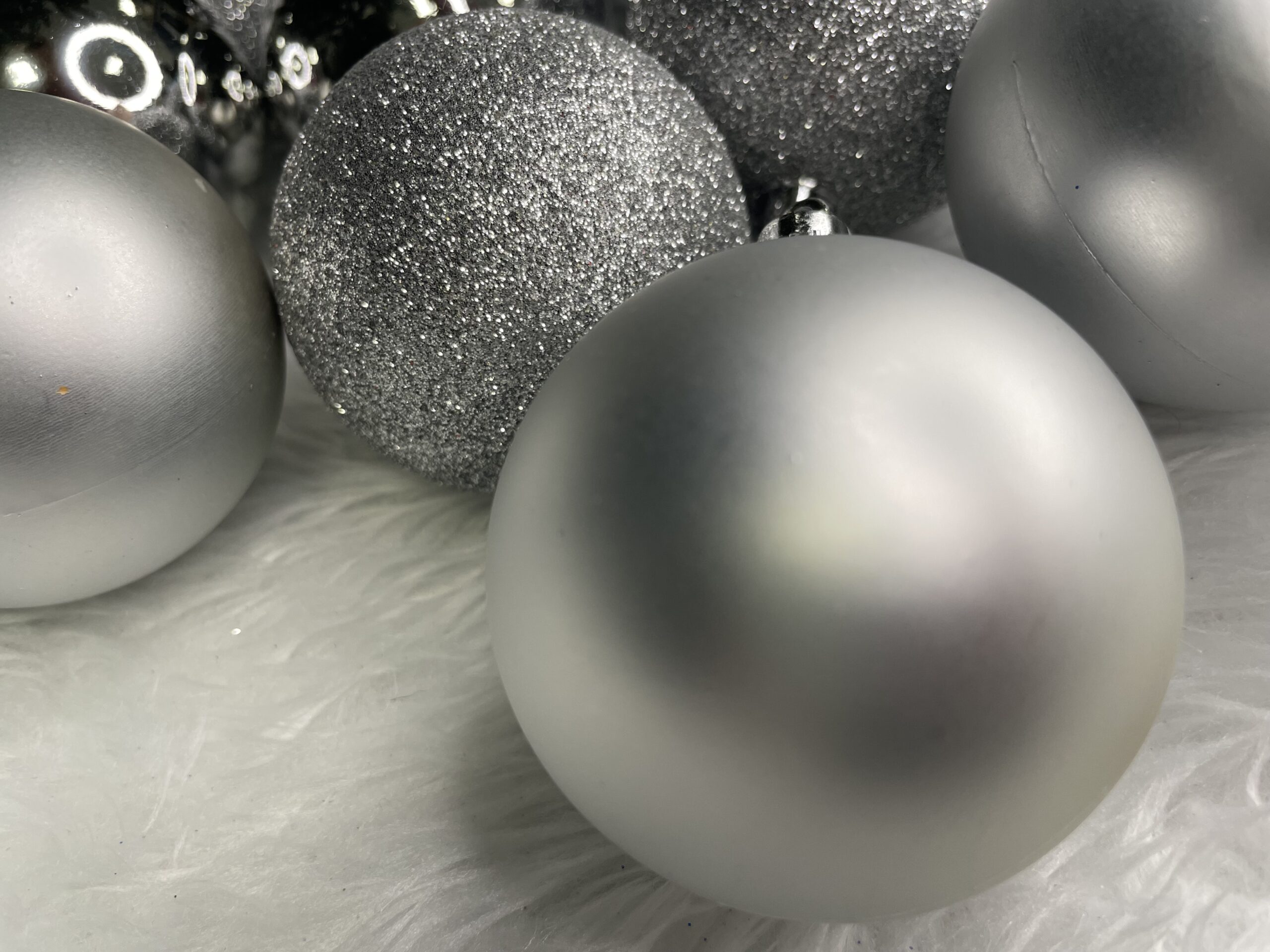 Set globuri de Craciun, 30 bucati, 3 modele, 6cm, argintiu [19]