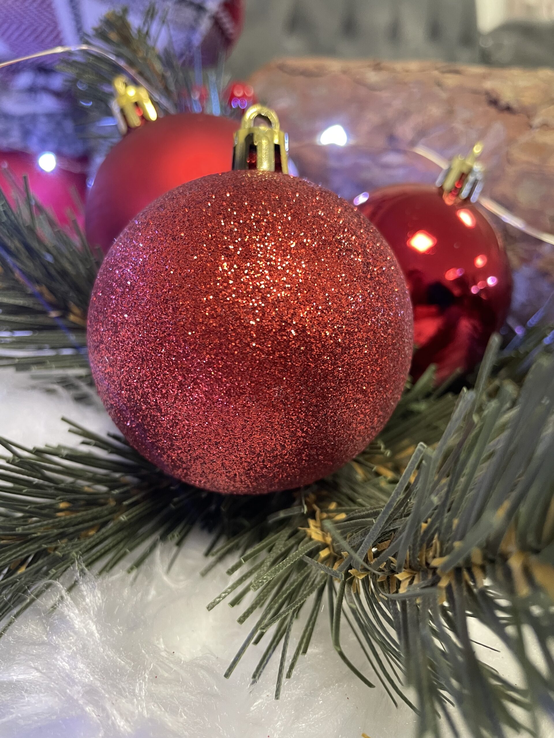 Set globuri de Craciun, 100 bucati, 3-6cm, rosu auriu [21]