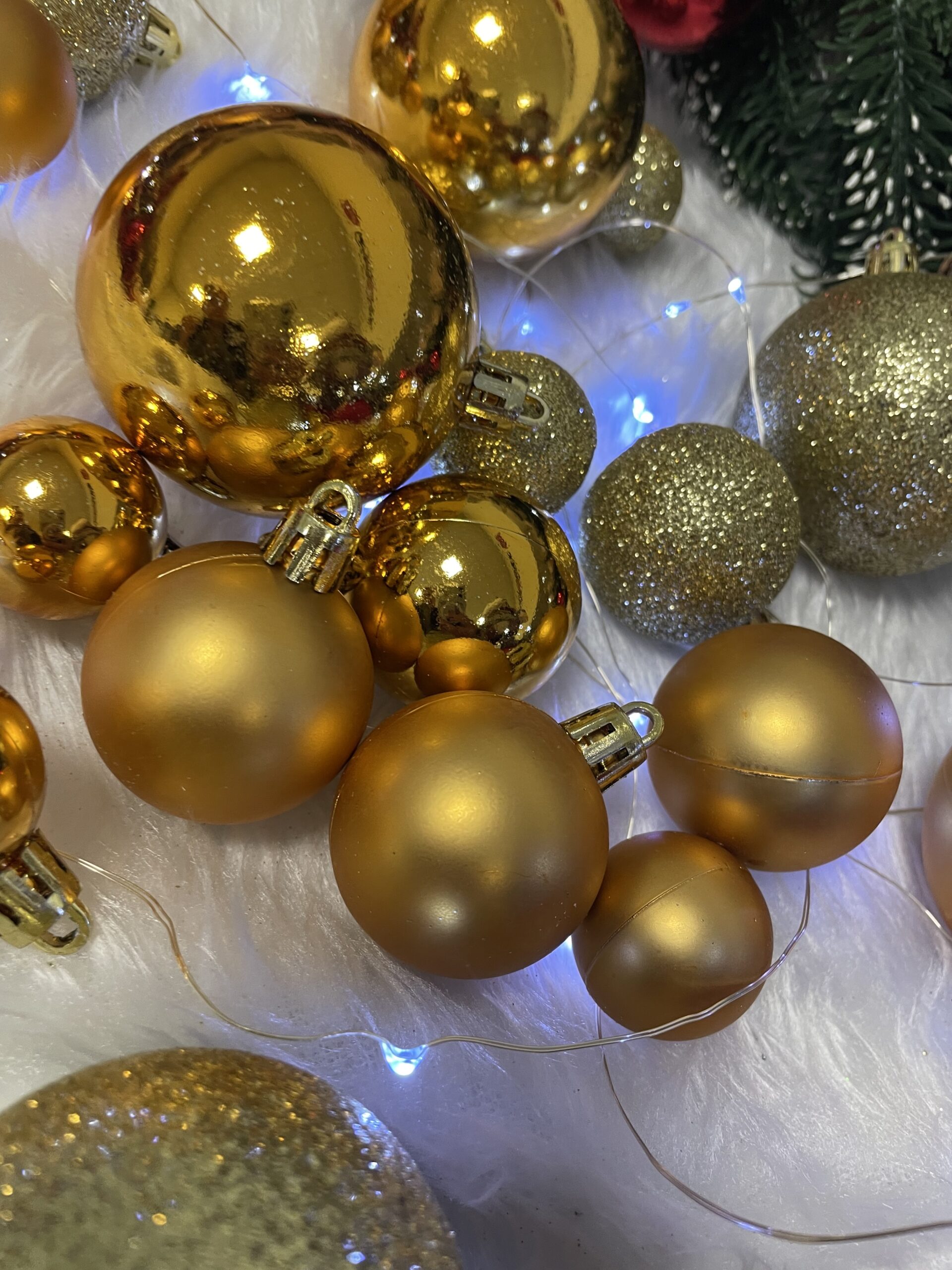 Set globuri si decoratiuni de Craciun, 100 piese, diverse dimensiuni cu stea, auriu [13]