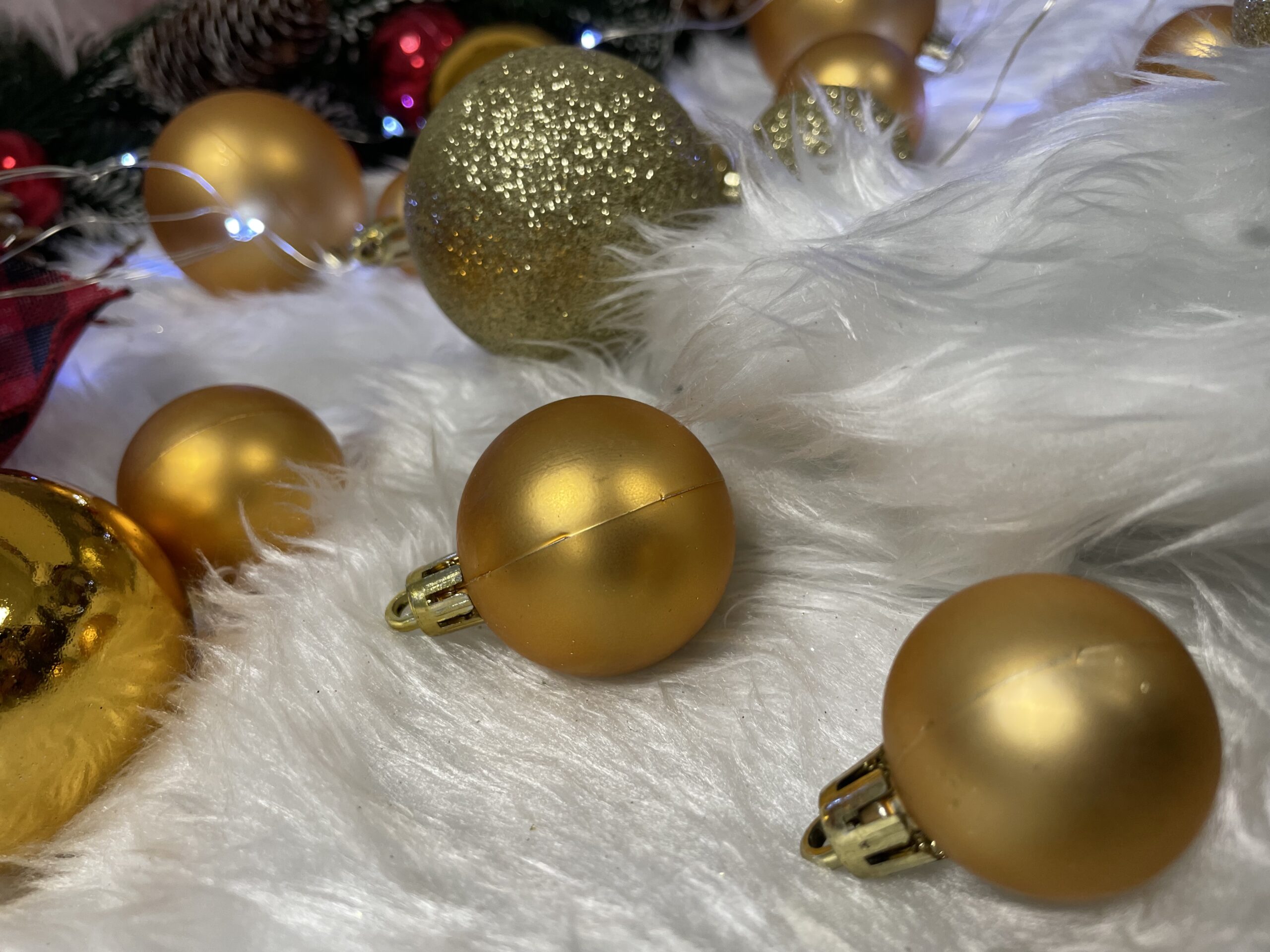 Set globuri si decoratiuni de Craciun, 100 piese, diverse dimensiuni cu stea, auriu [16]