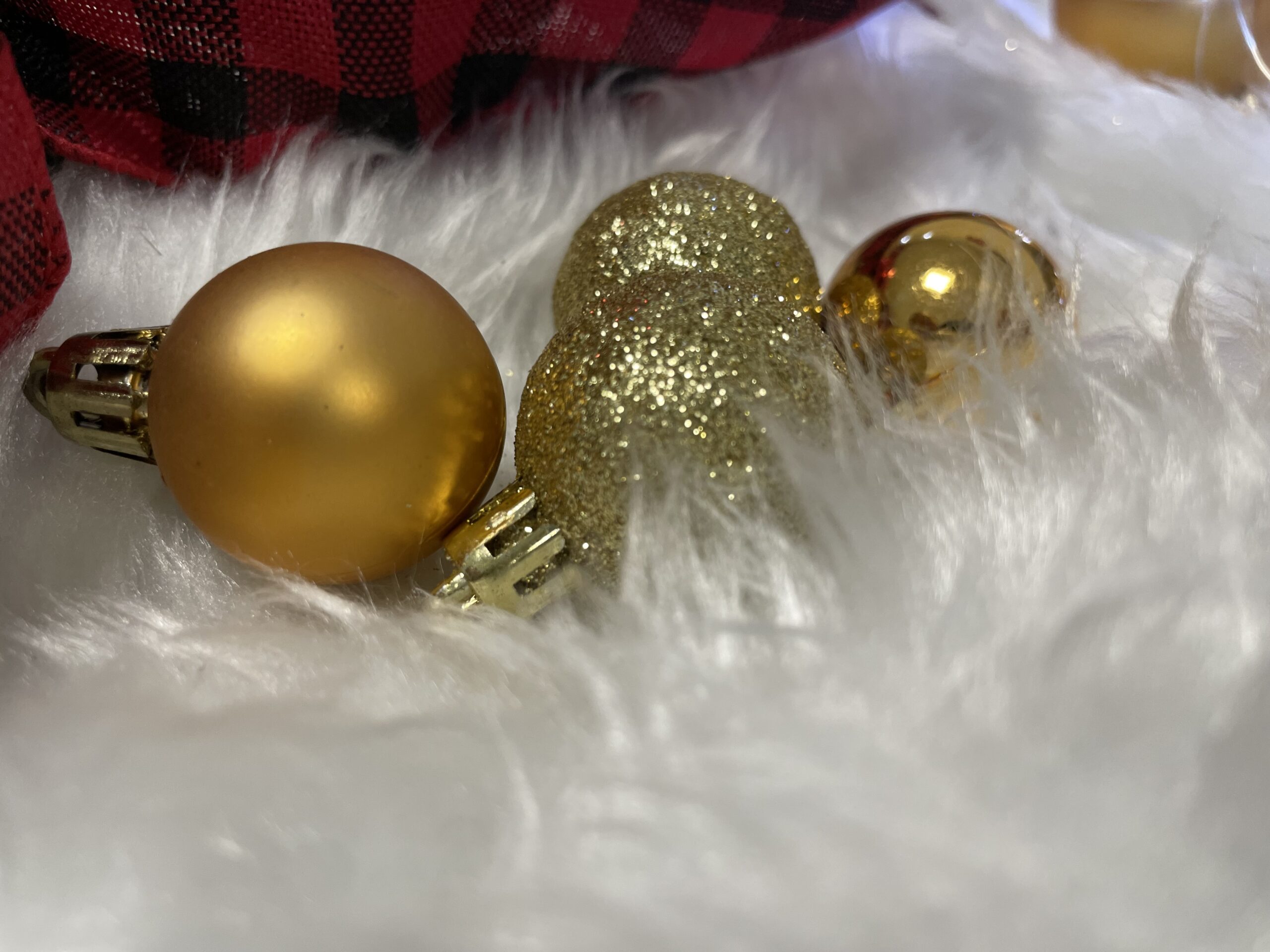 Set globuri si decoratiuni de Craciun, 100 piese, diverse dimensiuni cu stea, auriu [20]