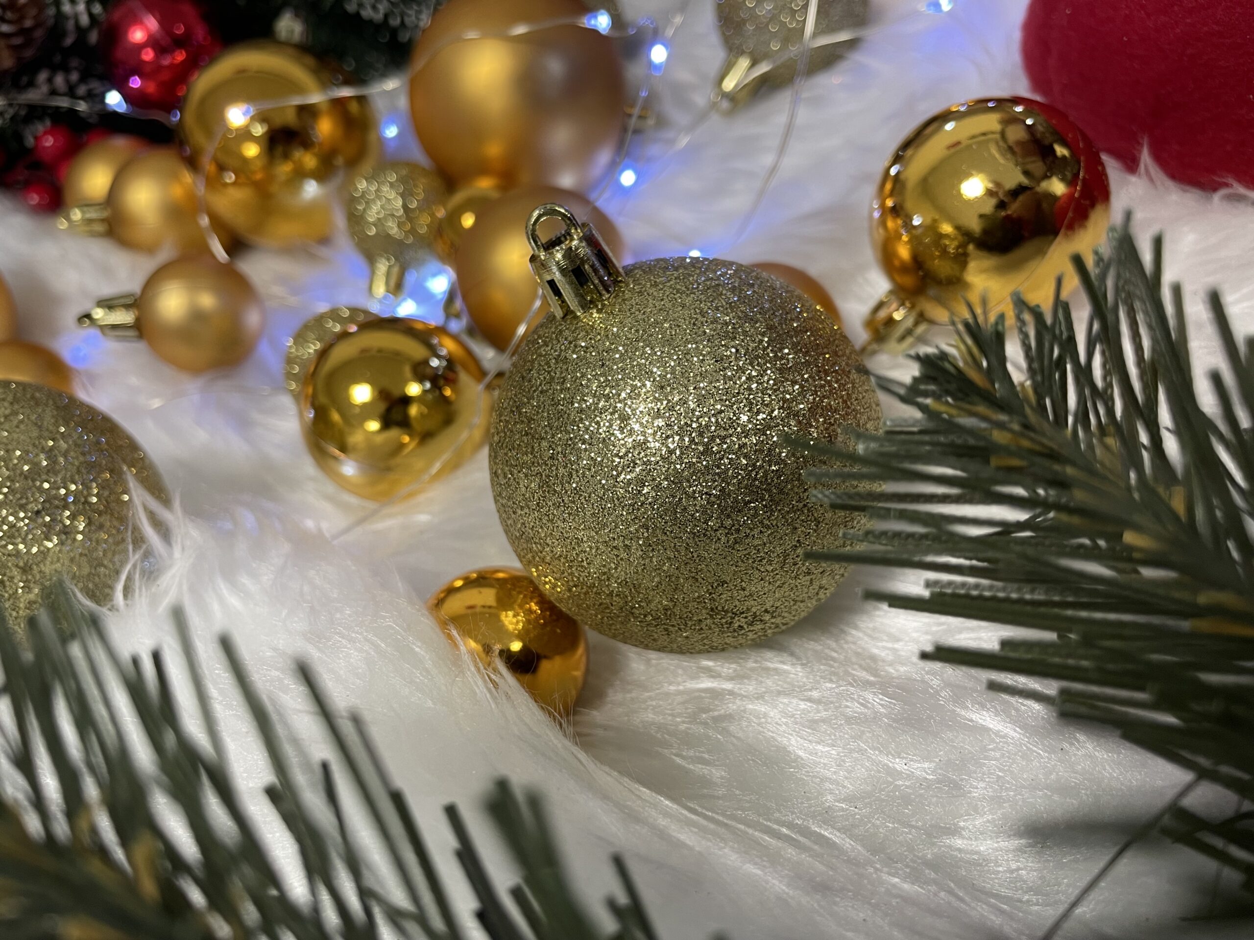 Set globuri si decoratiuni de Craciun, 100 piese, diverse dimensiuni cu stea, auriu [22]