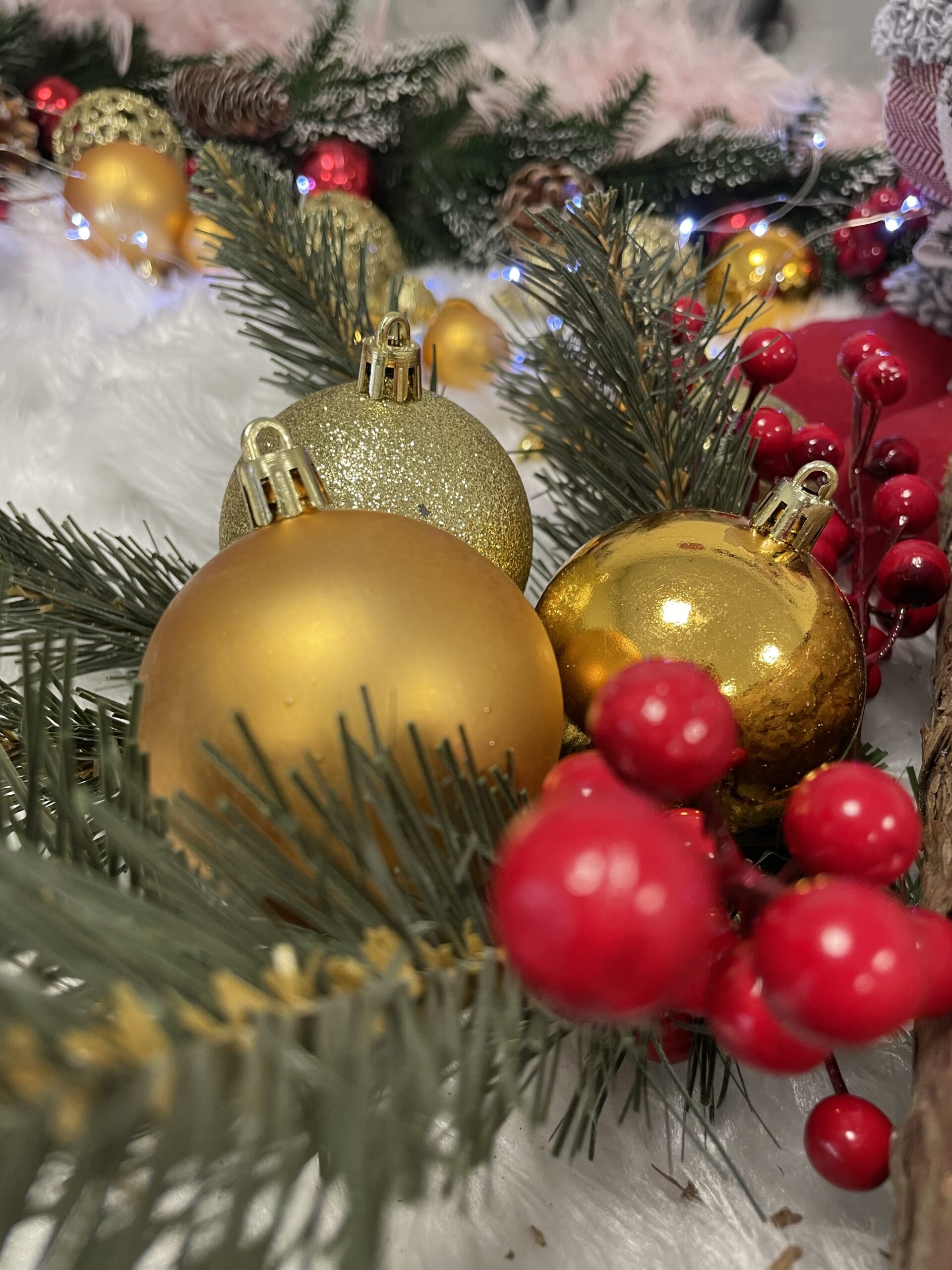 Set globuri si decoratiuni de Craciun, 100 piese, diverse dimensiuni cu stea, auriu [24]