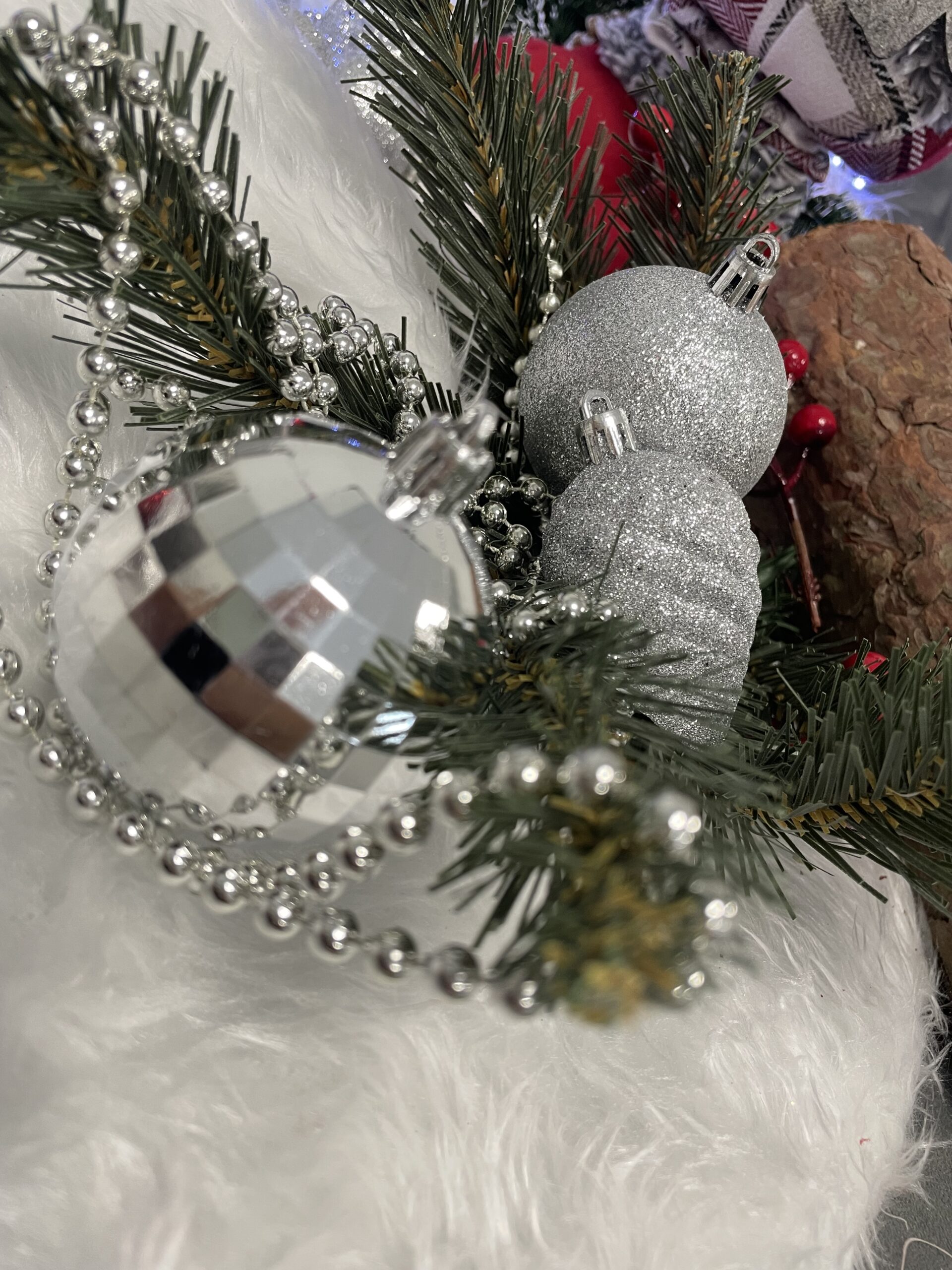 Set globuri si decoratiuni de Craciun, 51 piese, diverse dimensiuni, argintiu [17]