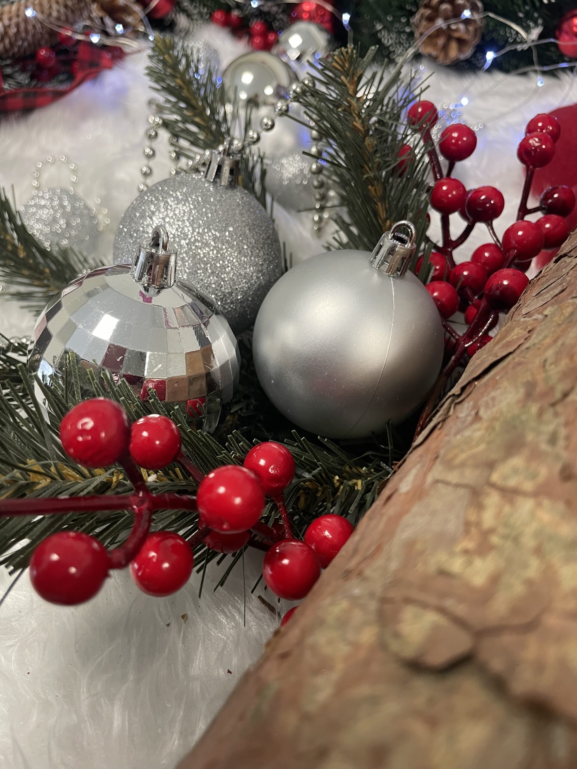 Set globuri si decoratiuni de Craciun, 51 piese, diverse dimensiuni, argintiu [18]