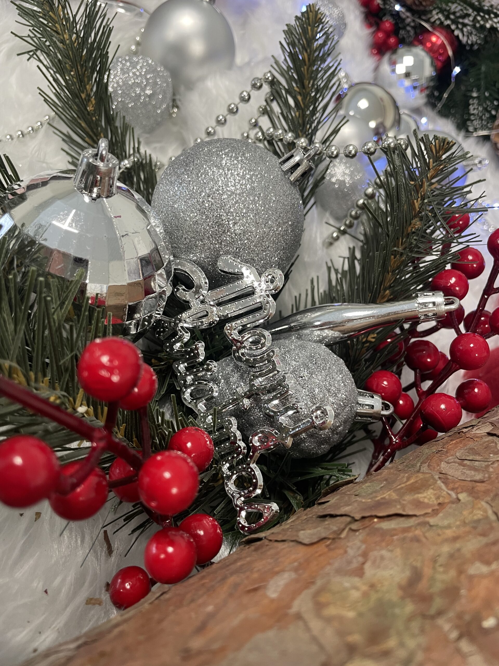 Set globuri si decoratiuni de Craciun, 51 piese, diverse dimensiuni, argintiu [19]