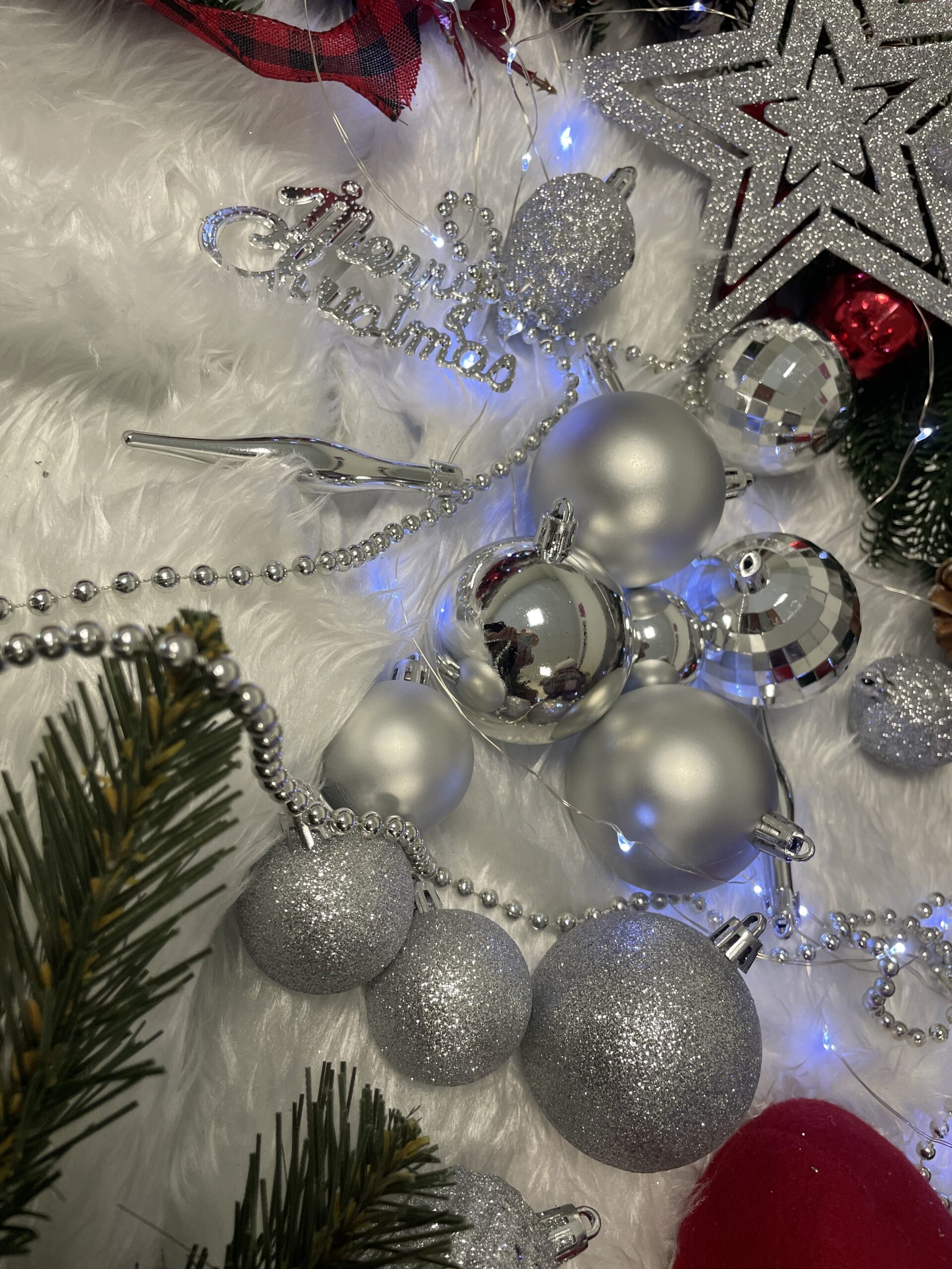 Set globuri si decoratiuni de Craciun, 51 piese, diverse dimensiuni, argintiu [22]