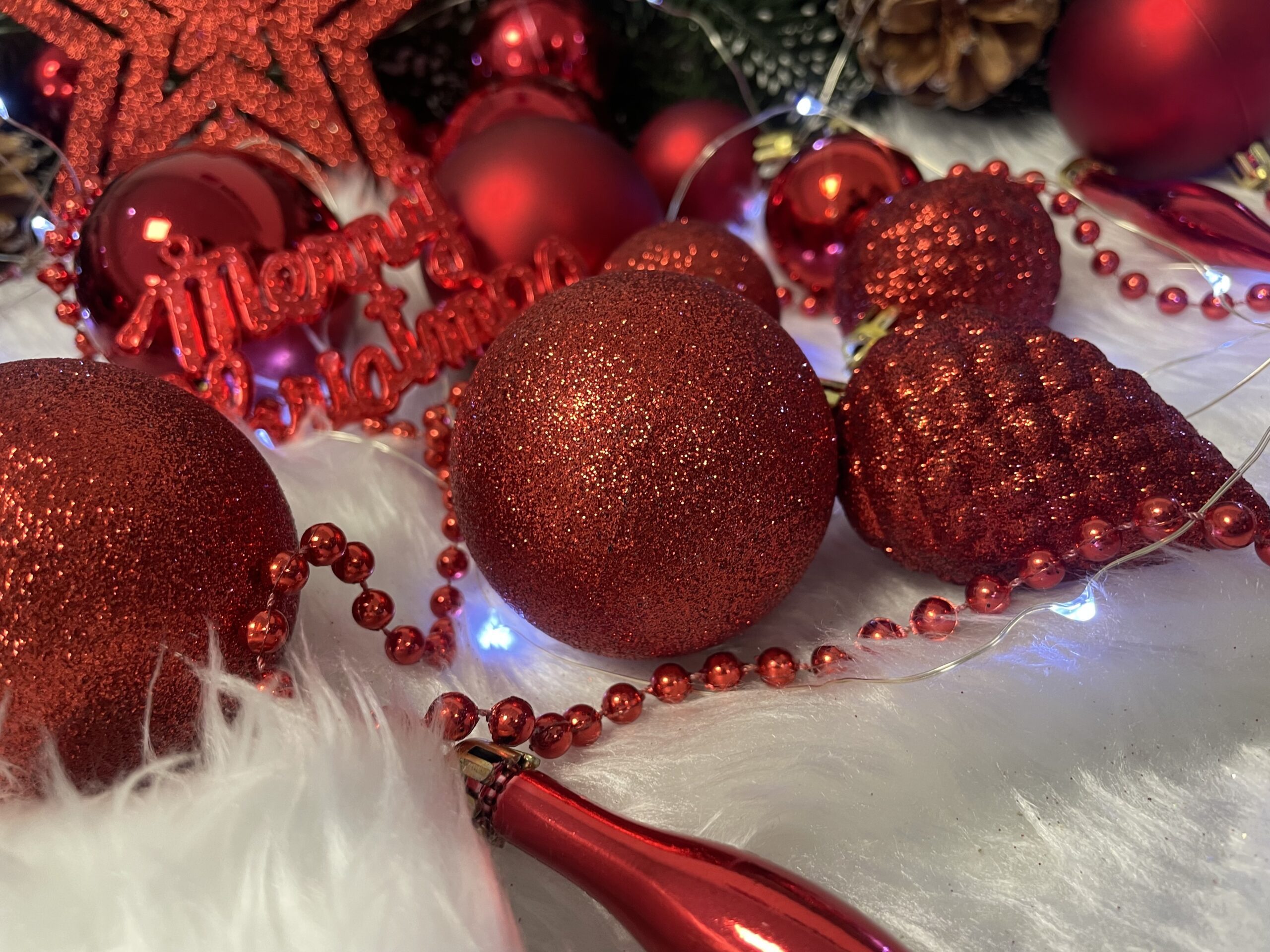 Set globuri si decoratiuni de Craciun, 51 piese, diverse dimensiuni, rosu [11]