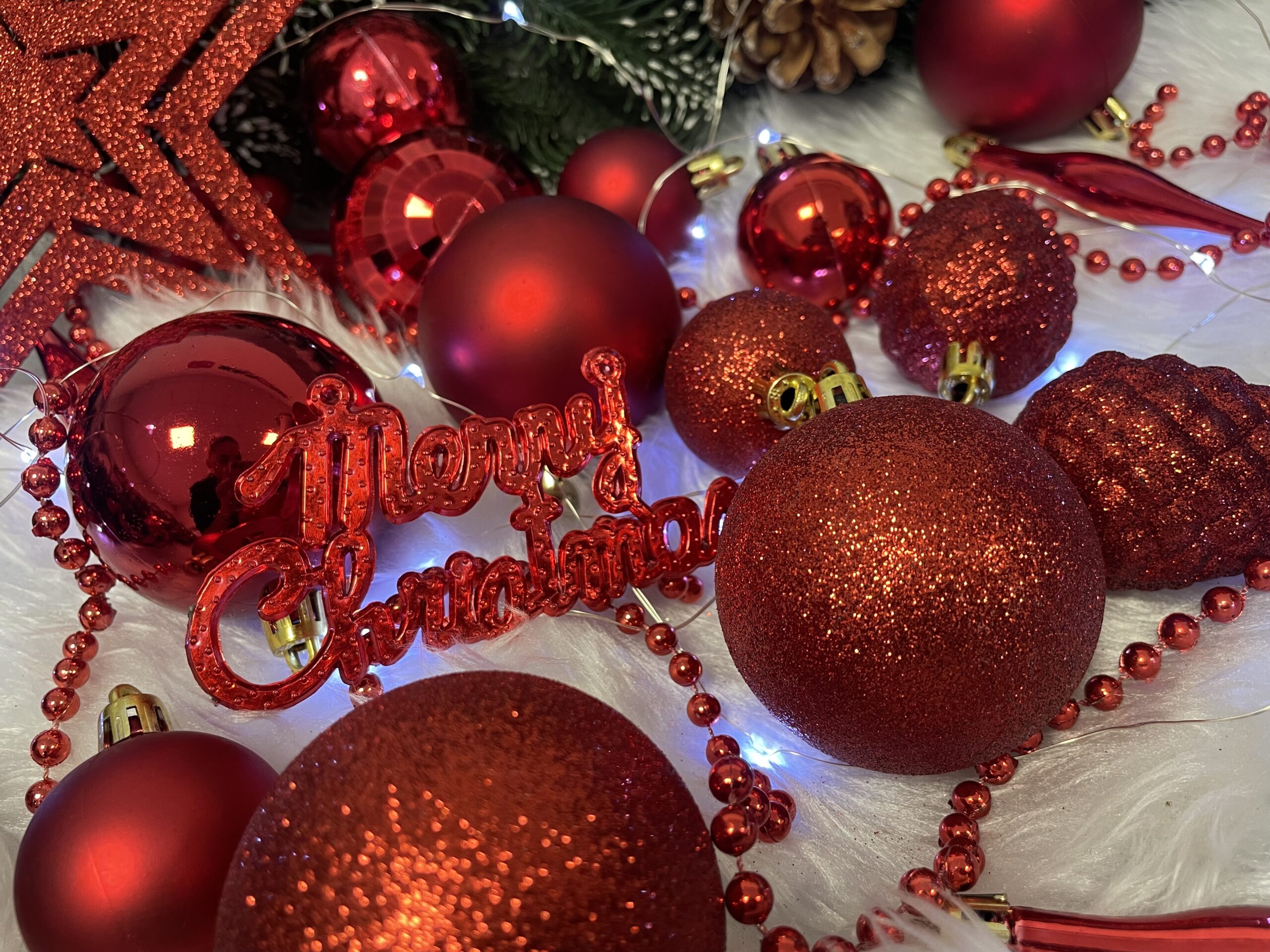 Set globuri si decoratiuni de Craciun, 51 piese, diverse dimensiuni, rosu [14]