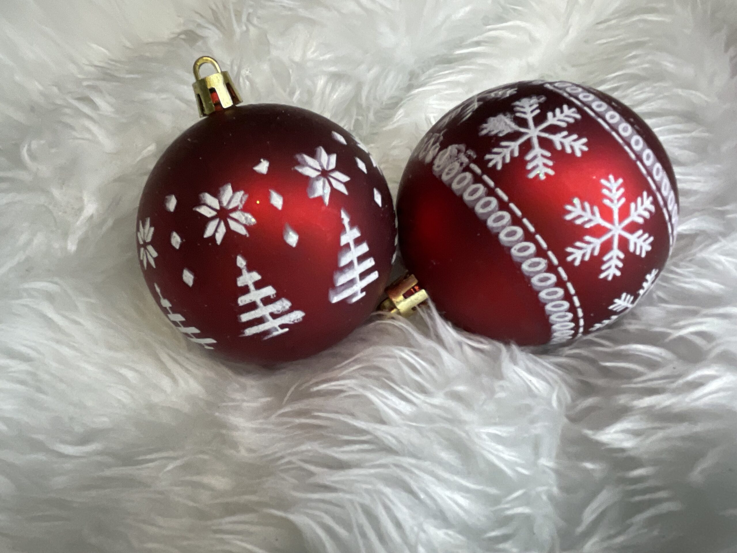 Set globuri de Craciun cu modele de sarbatori, 30 bucati, 7cm, alb rosu [23]