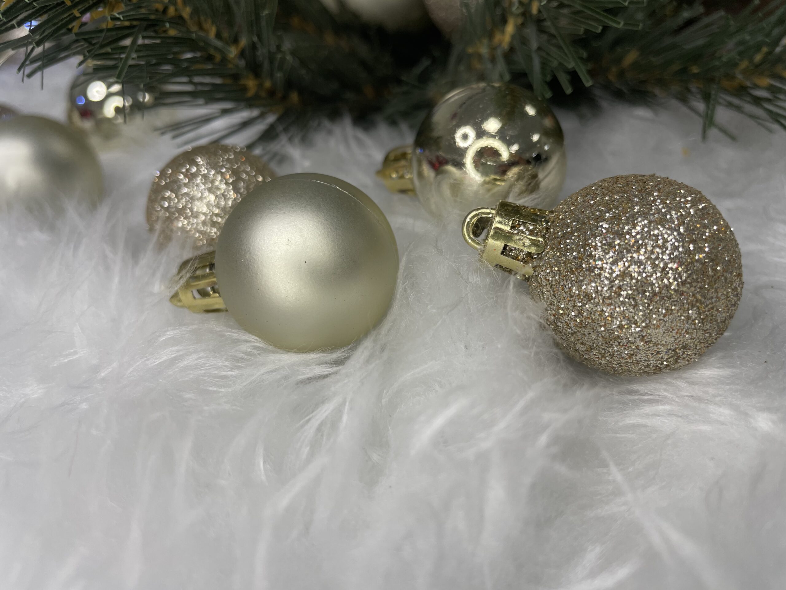 Set globuri de Craciun, 100 bucati, 3-6cm, auriu [12]