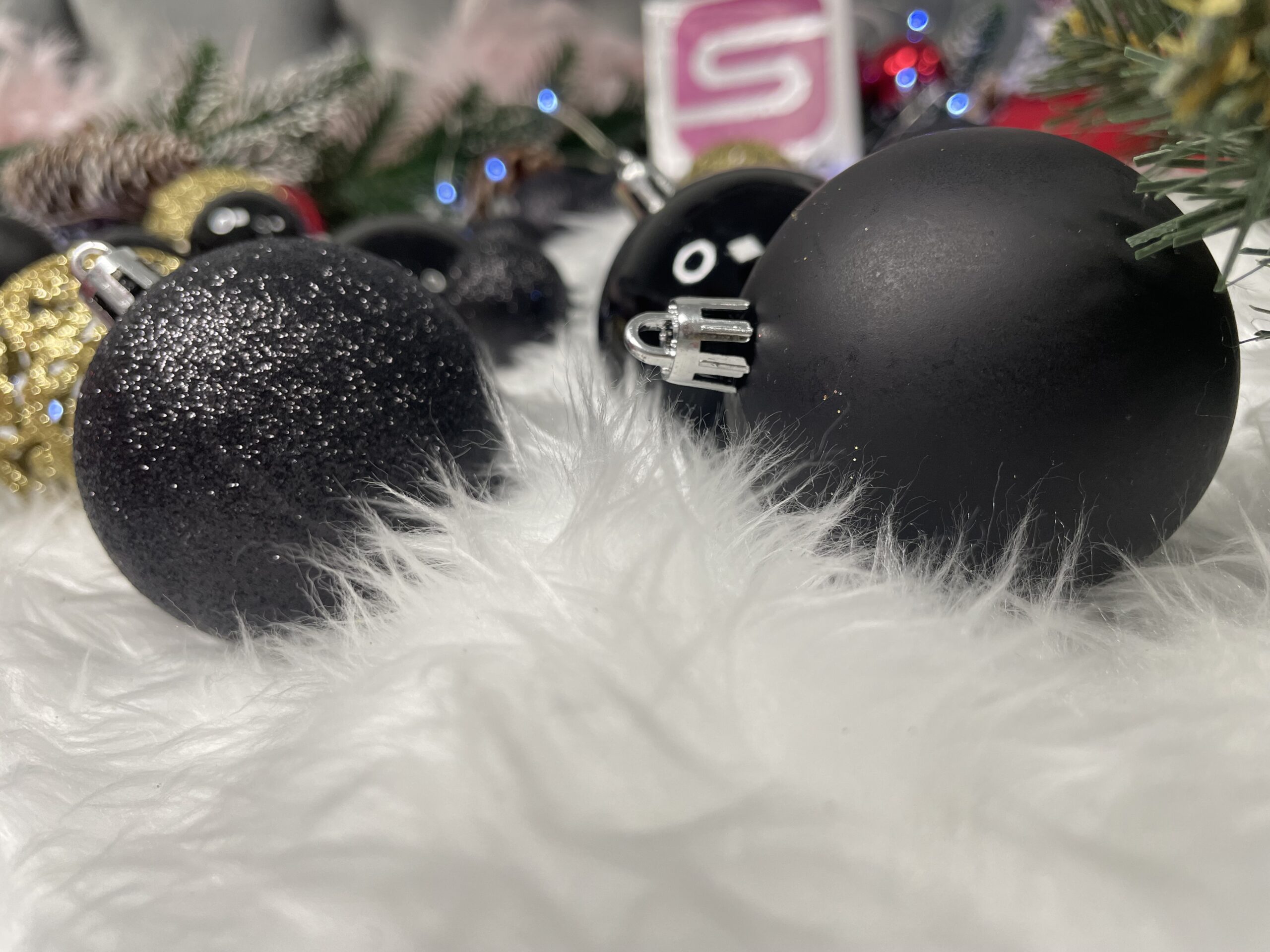 Set globuri de Craciun, 100 bucati, 3-6cm, negru auriu [11]