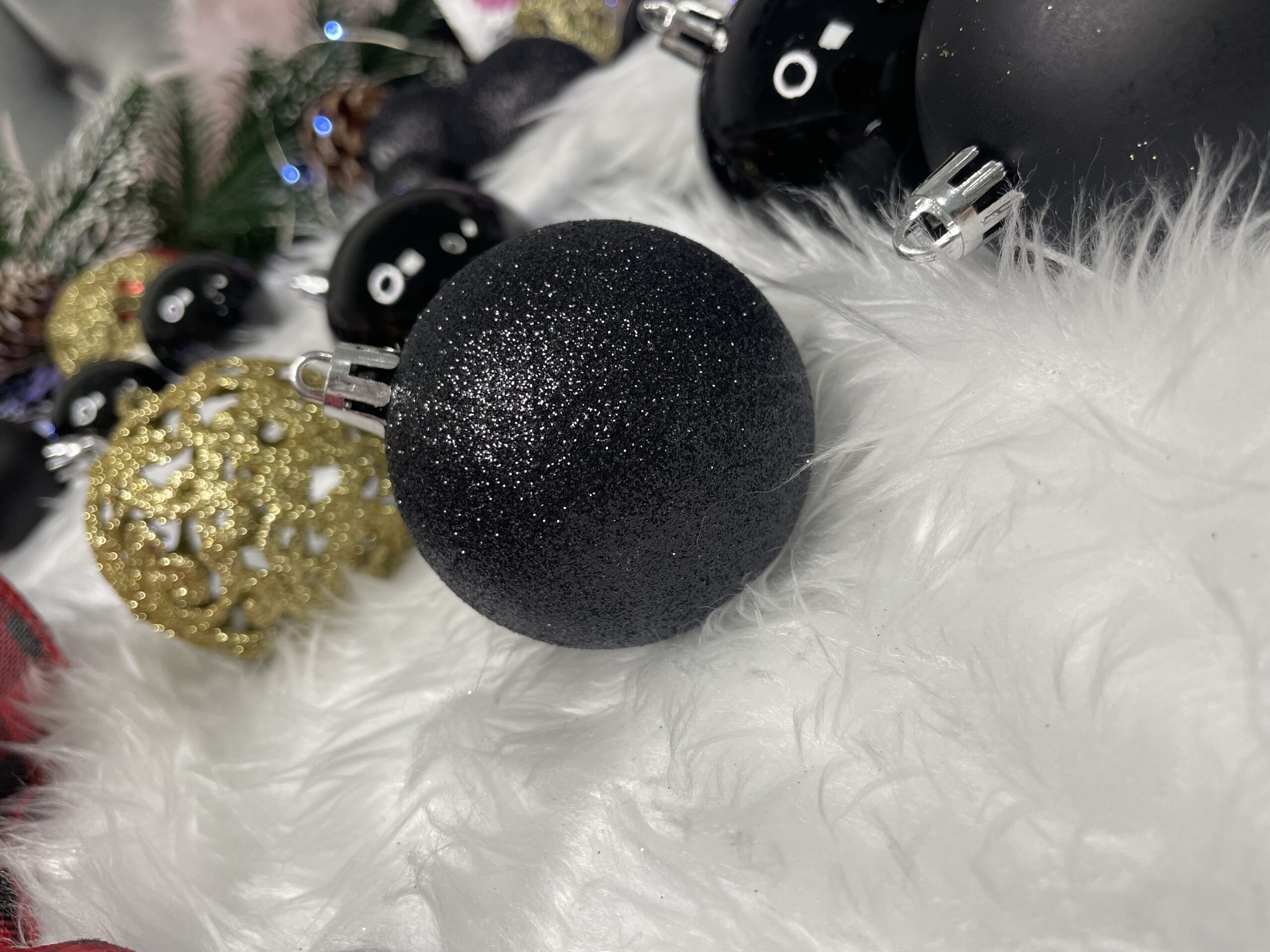 Set globuri de Craciun, 100 bucati, 3-6cm, negru auriu [13]