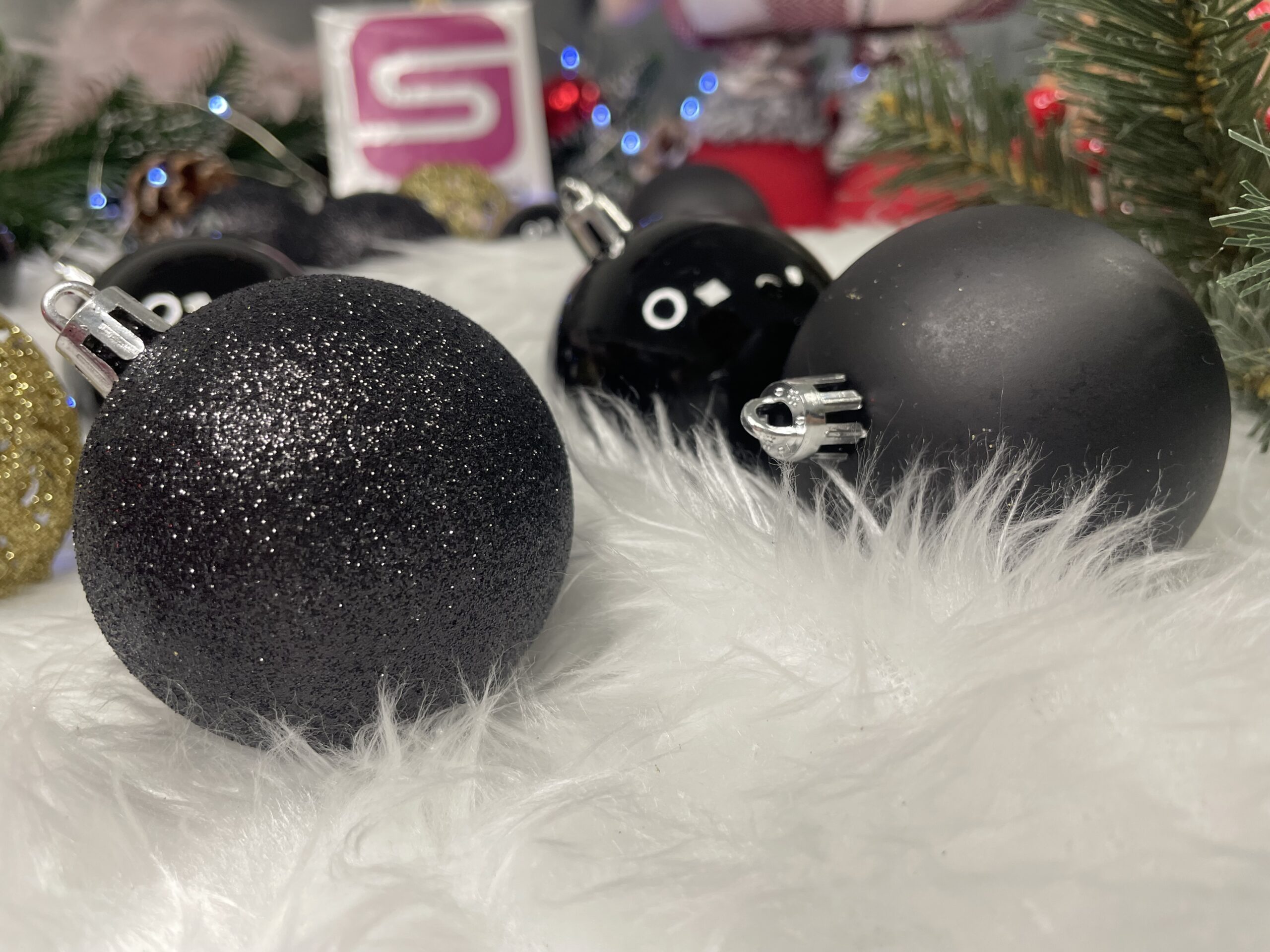 Set globuri de Craciun, 100 bucati, 3-6cm, negru auriu [14]