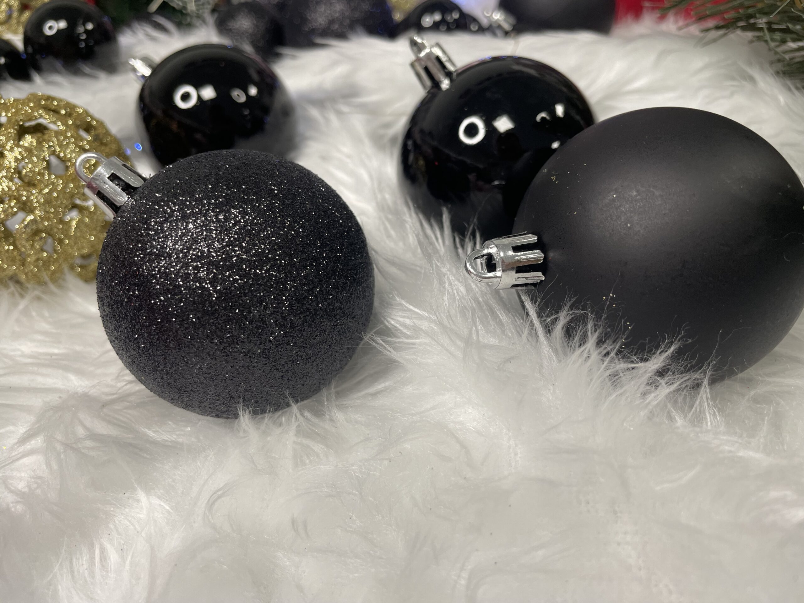 Set globuri de Craciun, 100 bucati, 3-6cm, negru auriu [15]