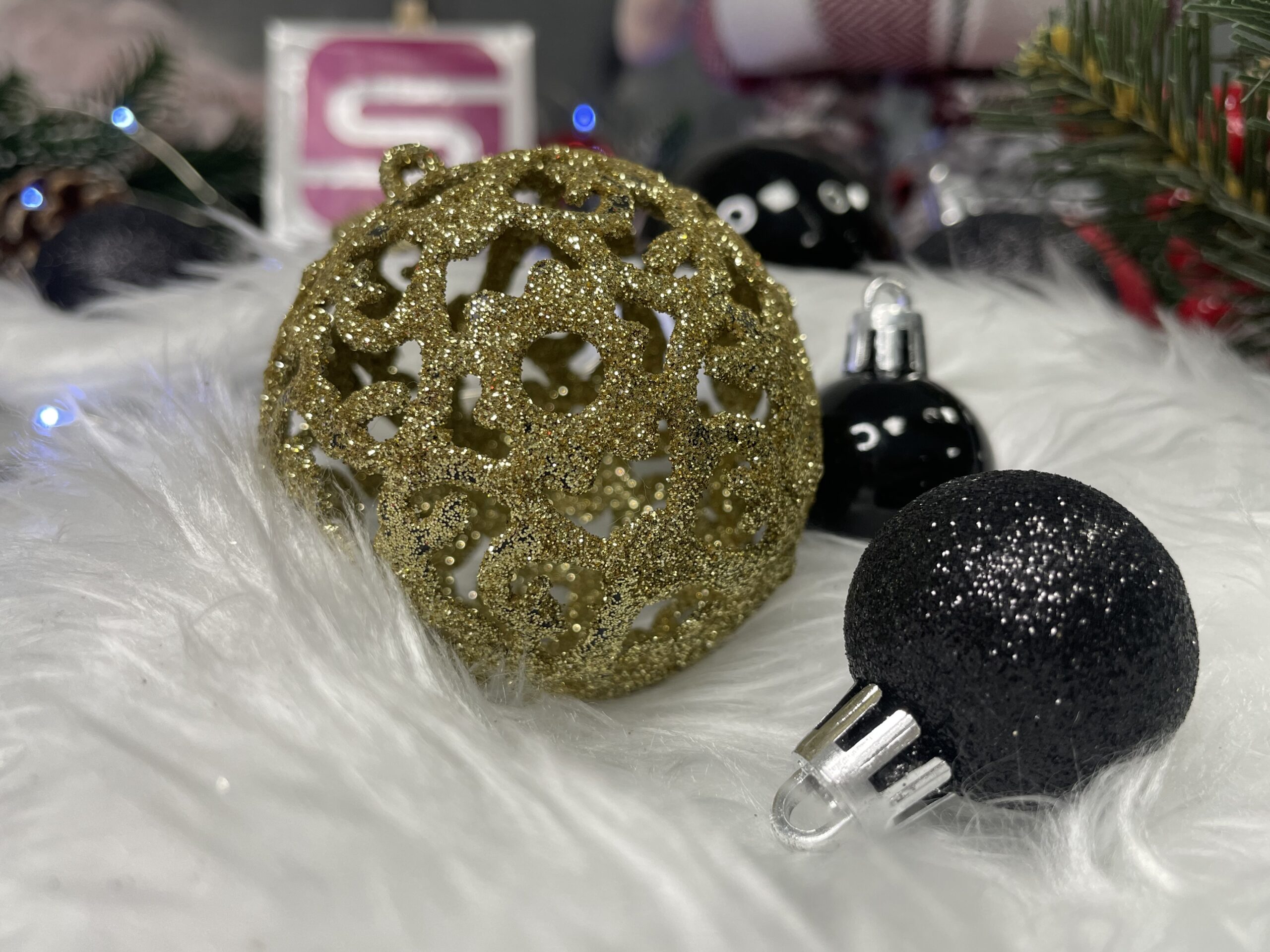 Set globuri de Craciun, 100 bucati, 3-6cm, negru auriu [23]