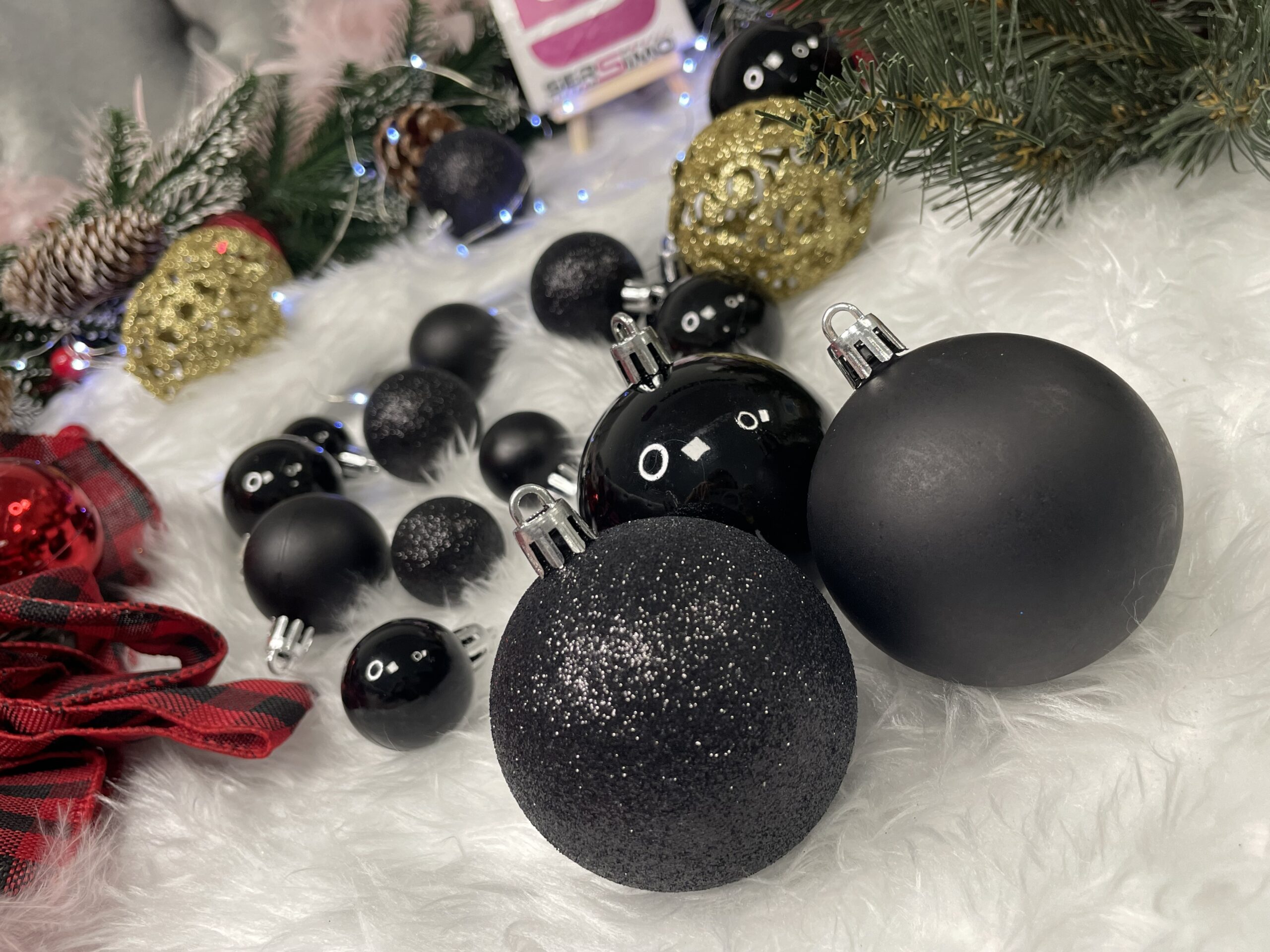 Set globuri de Craciun, 100 bucati, 3-6cm, negru auriu [24]