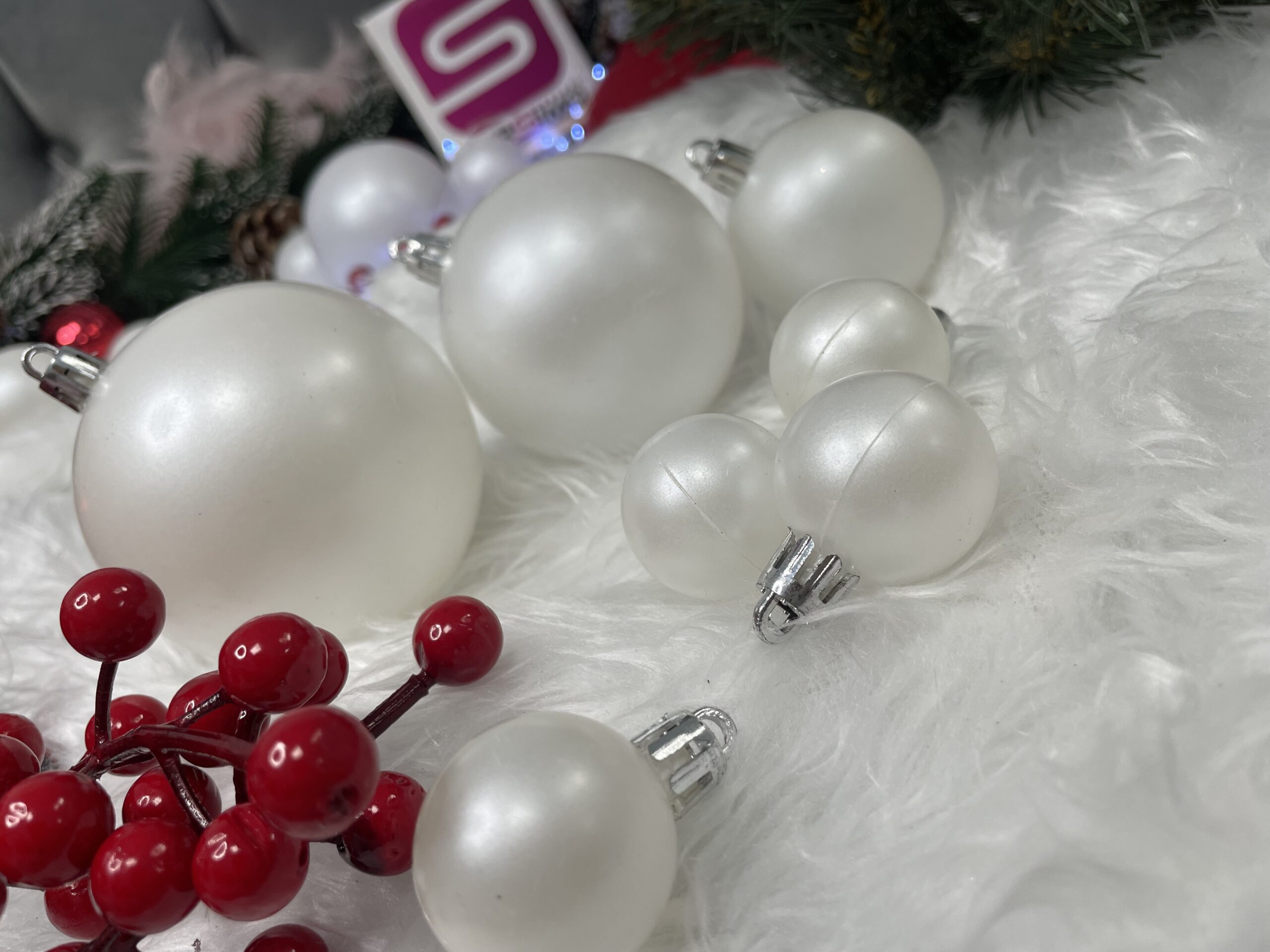 Set globuri de Craciun, 37 bucati, 3-8cm, alb perla [11]