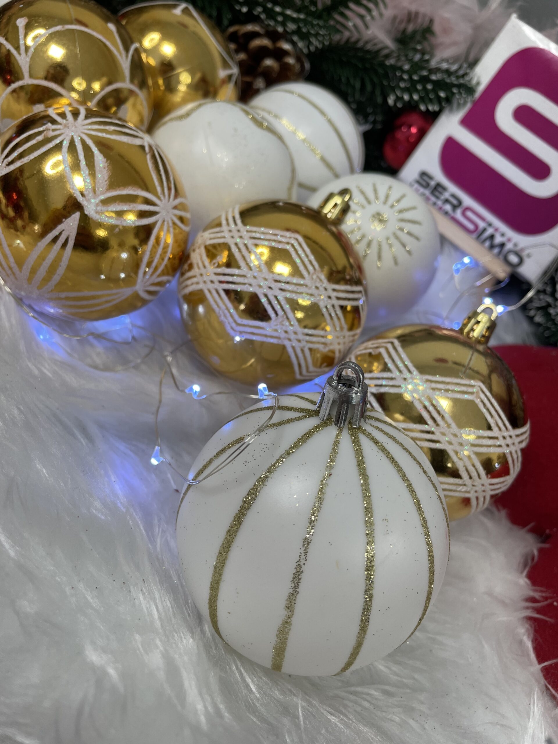 Set globuri de Craciun cu modele de sarbatori, 30 bucati, 7cm, alb auriu [12]