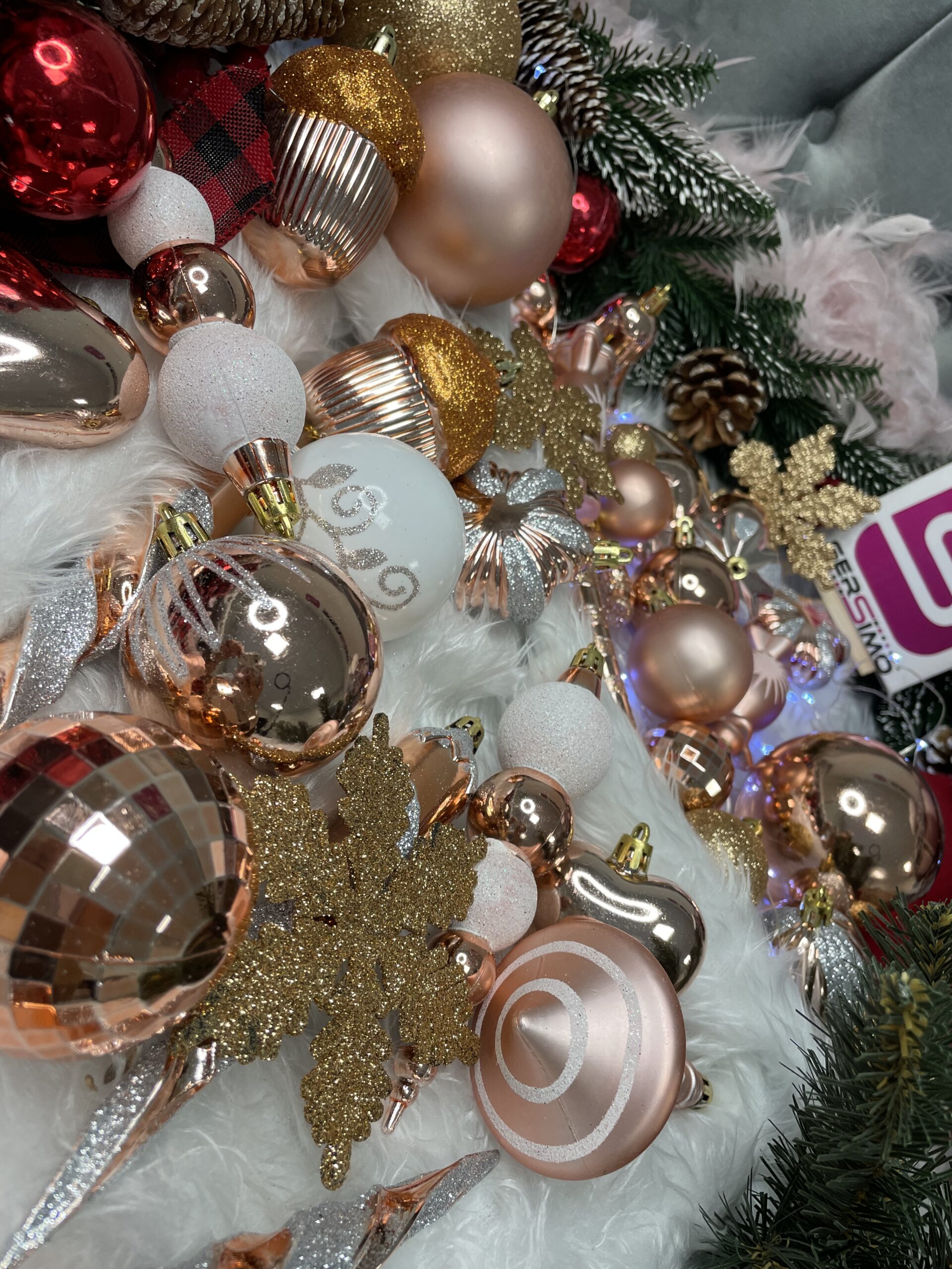 Set globuri si decoratiuni de Craciun, 152 piese, diverse dimensiuni, roz auriu [16]
