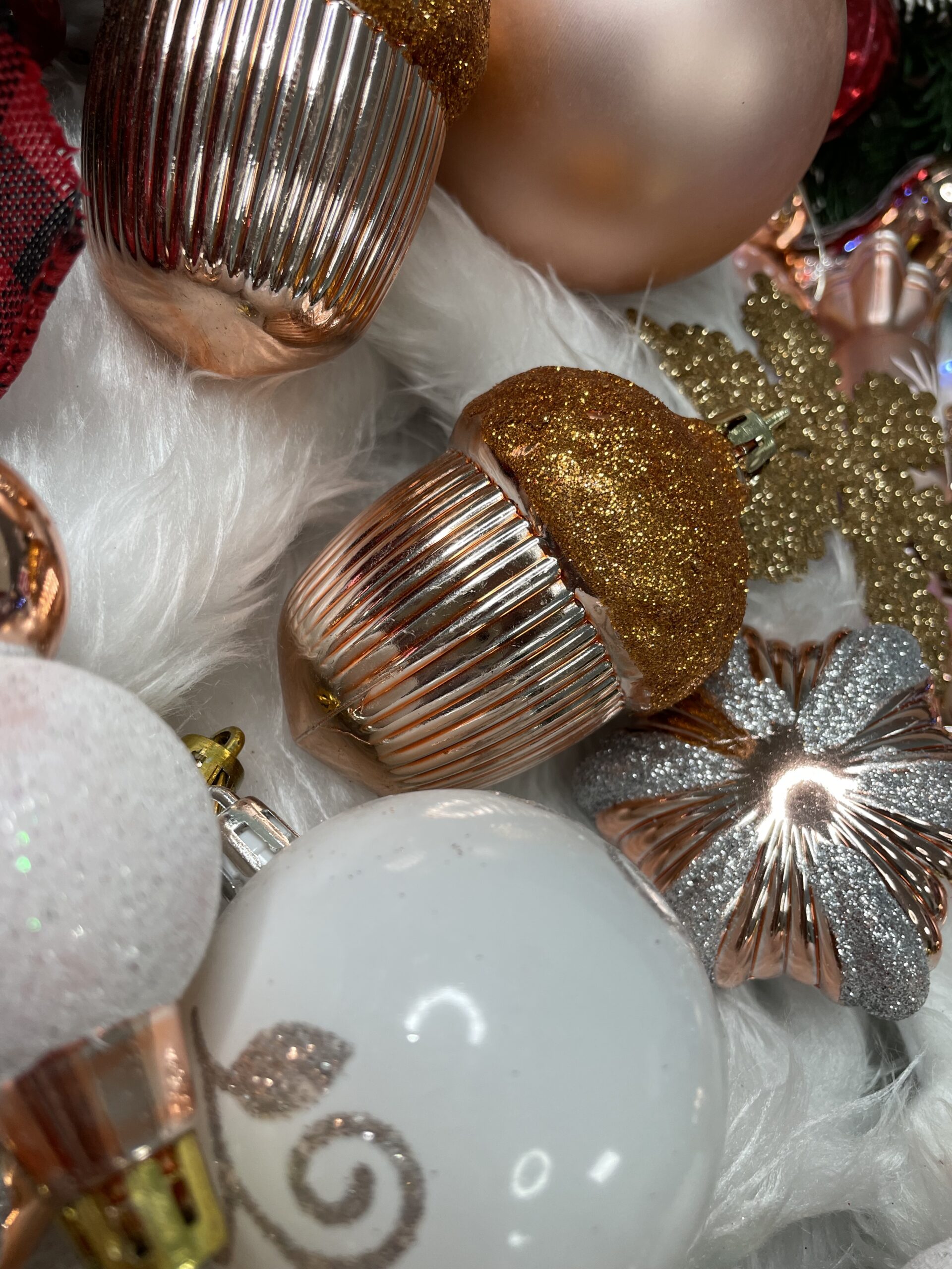 Set globuri si decoratiuni de Craciun, 152 piese, diverse dimensiuni, roz auriu [20]