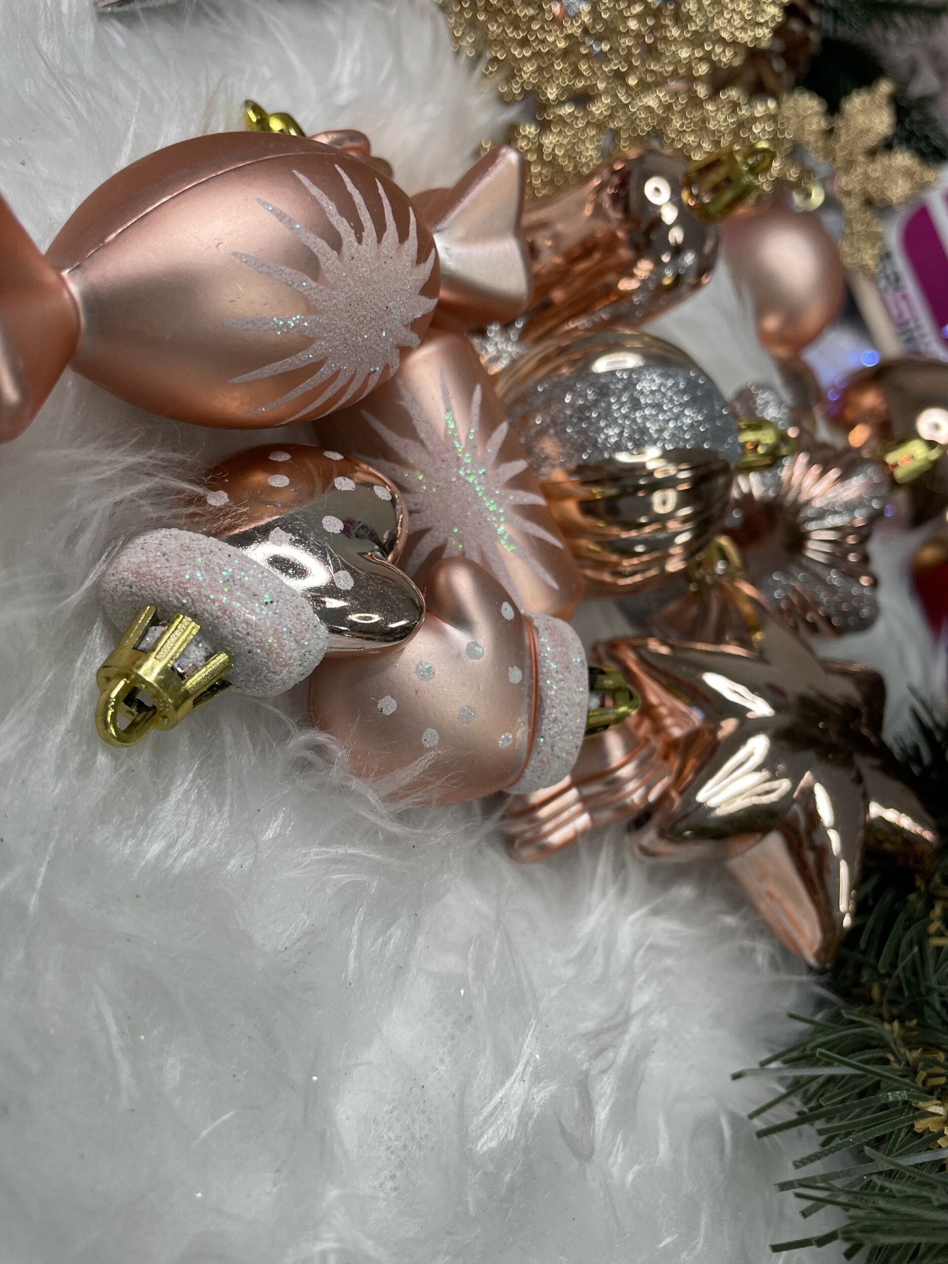 Set globuri si decoratiuni de Craciun, 152 piese, diverse dimensiuni, roz auriu [24]