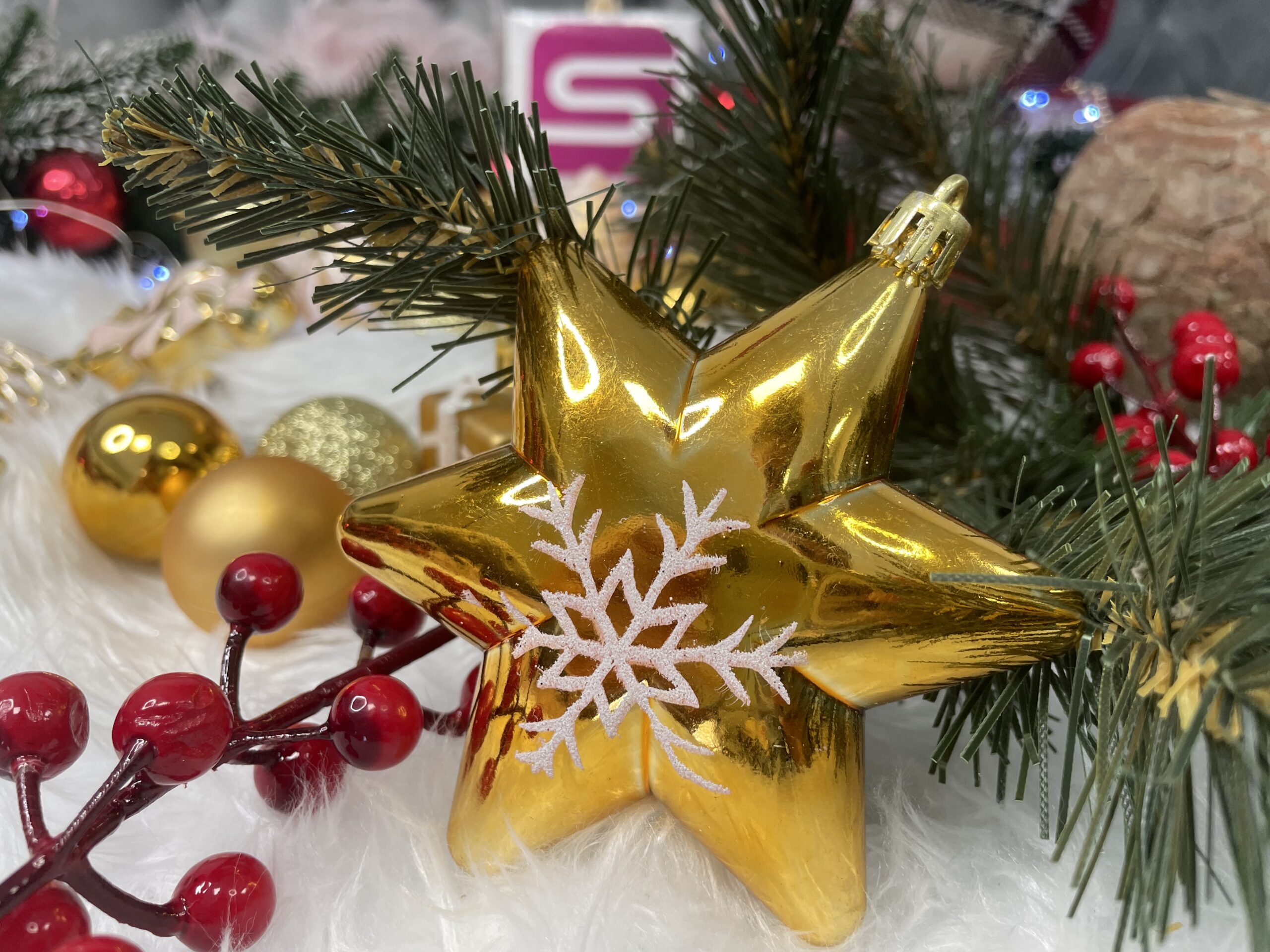 Set globuri si decoratiuni de Craciun, 77 piese, diverse dimensiuni, auriu [18]