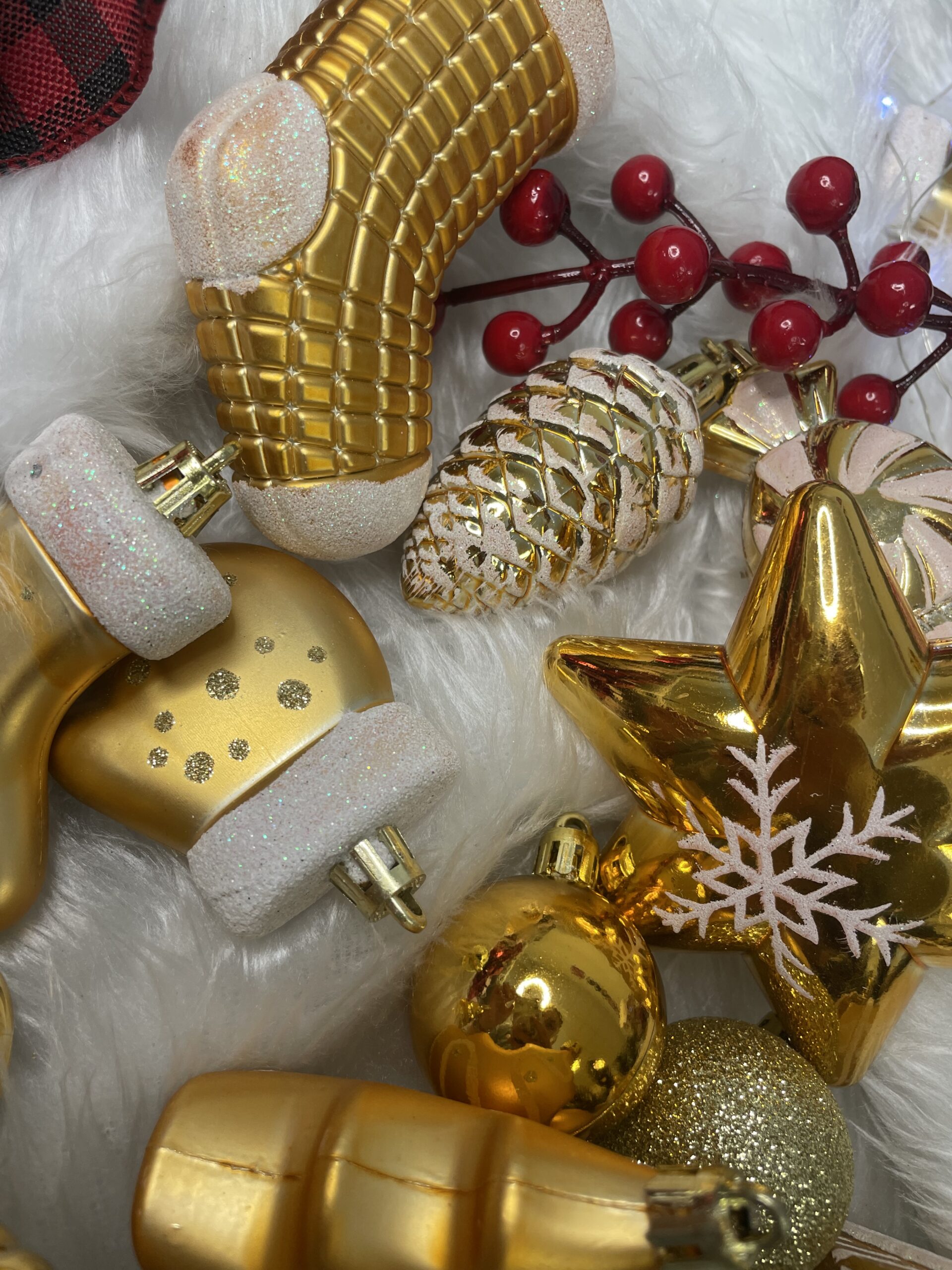 Set globuri si decoratiuni de Craciun, 77 piese, diverse dimensiuni, auriu [21]