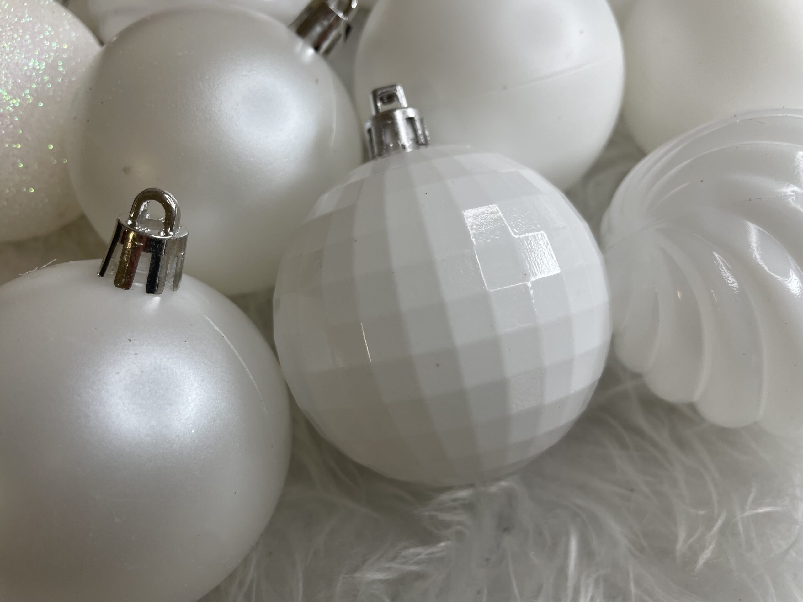 Set globuri de Craciun, 20 bucati, 5 modele, 6cm, alb [20]